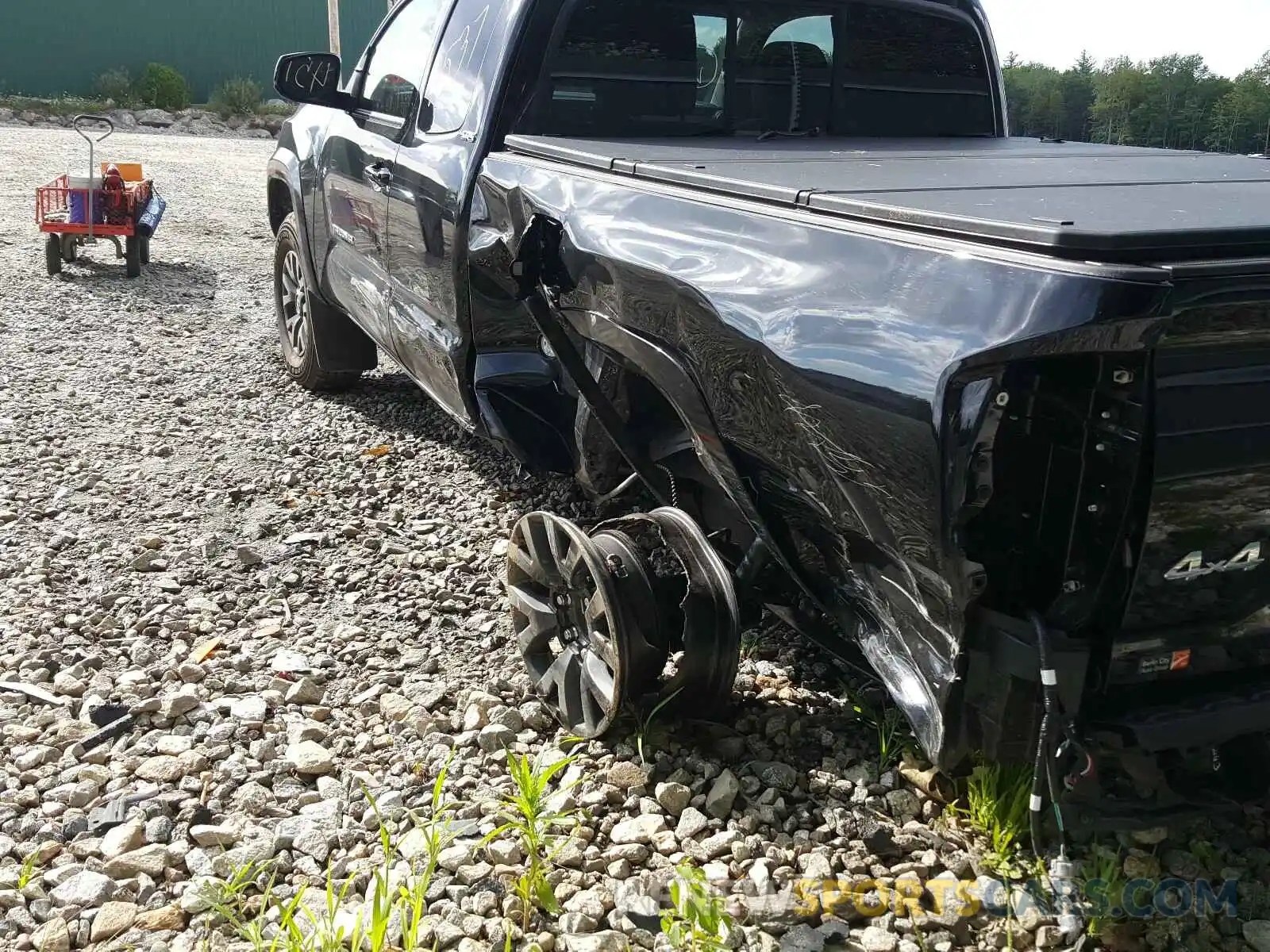 9 Photograph of a damaged car 3TYSZ5AN7LT000928 TOYOTA TACOMA 2020