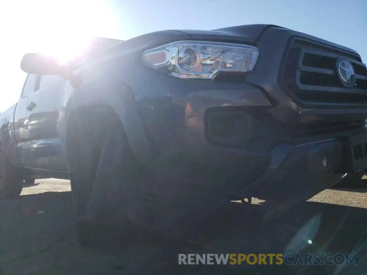 9 Photograph of a damaged car 3TYSZ5AN7LT001142 TOYOTA TACOMA 2020