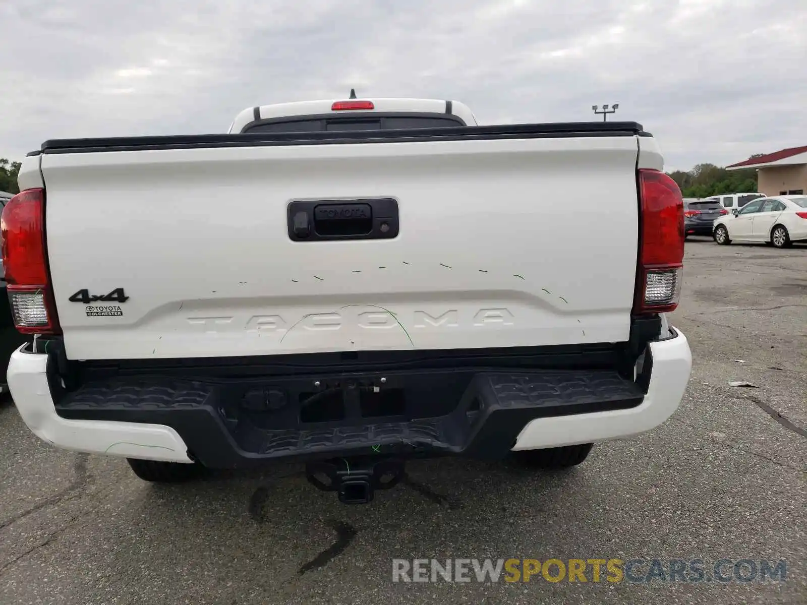 9 Photograph of a damaged car 3TYSZ5AN7LT002985 TOYOTA TACOMA 2020