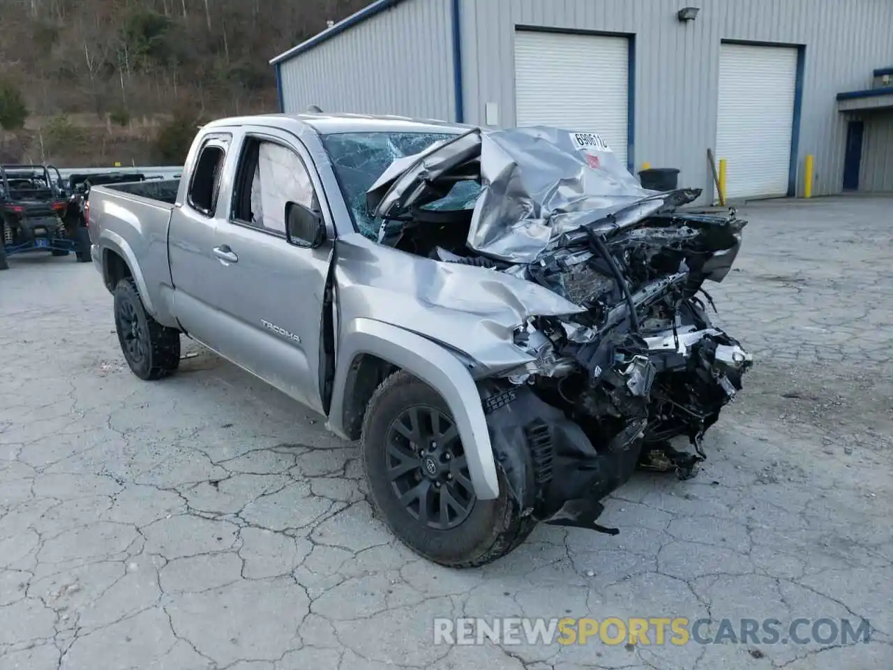 1 Photograph of a damaged car 3TYSZ5AN8LT001912 TOYOTA TACOMA 2020