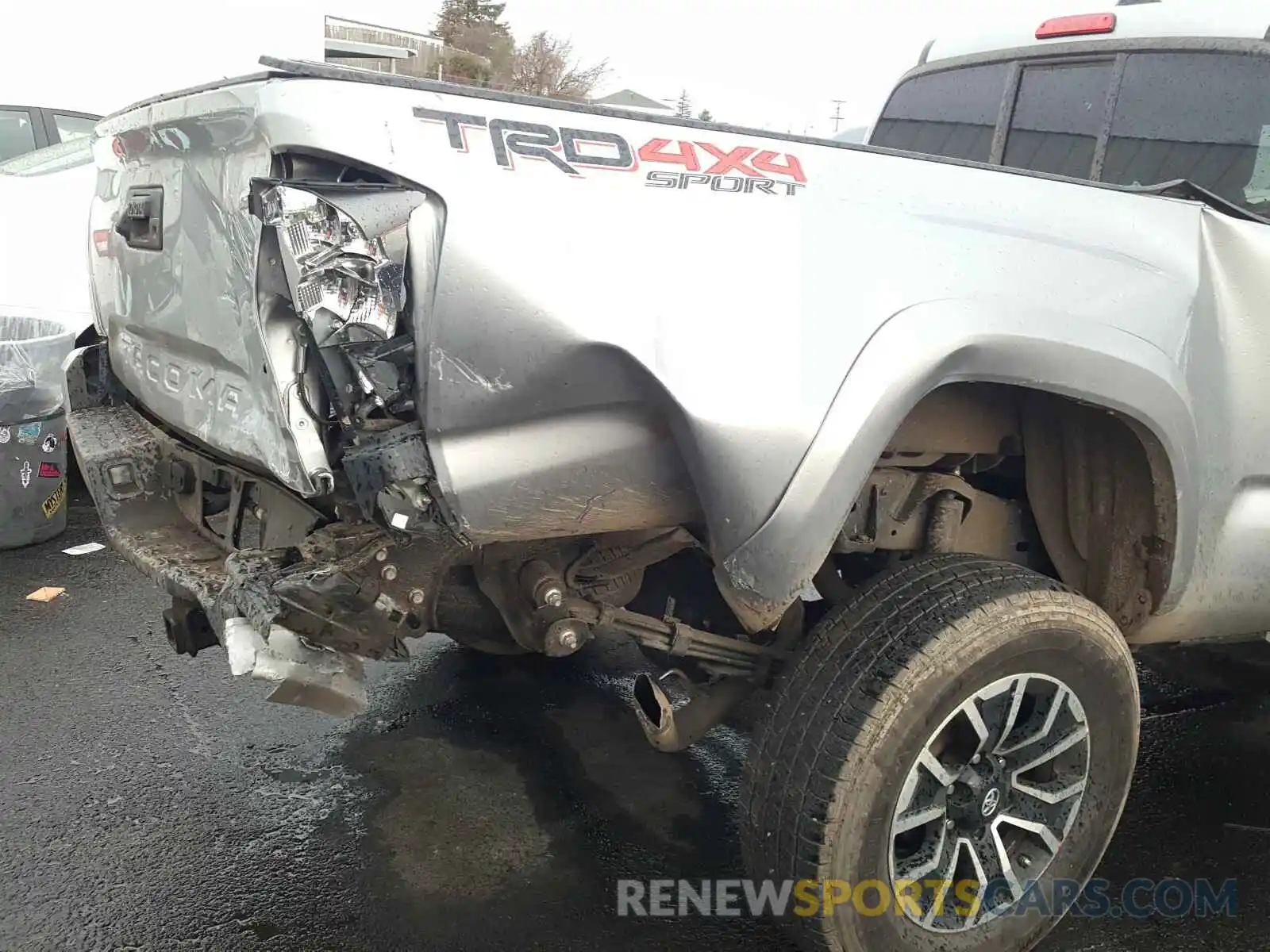 9 Photograph of a damaged car 3TYSZ5AN9LT001059 TOYOTA TACOMA 2020