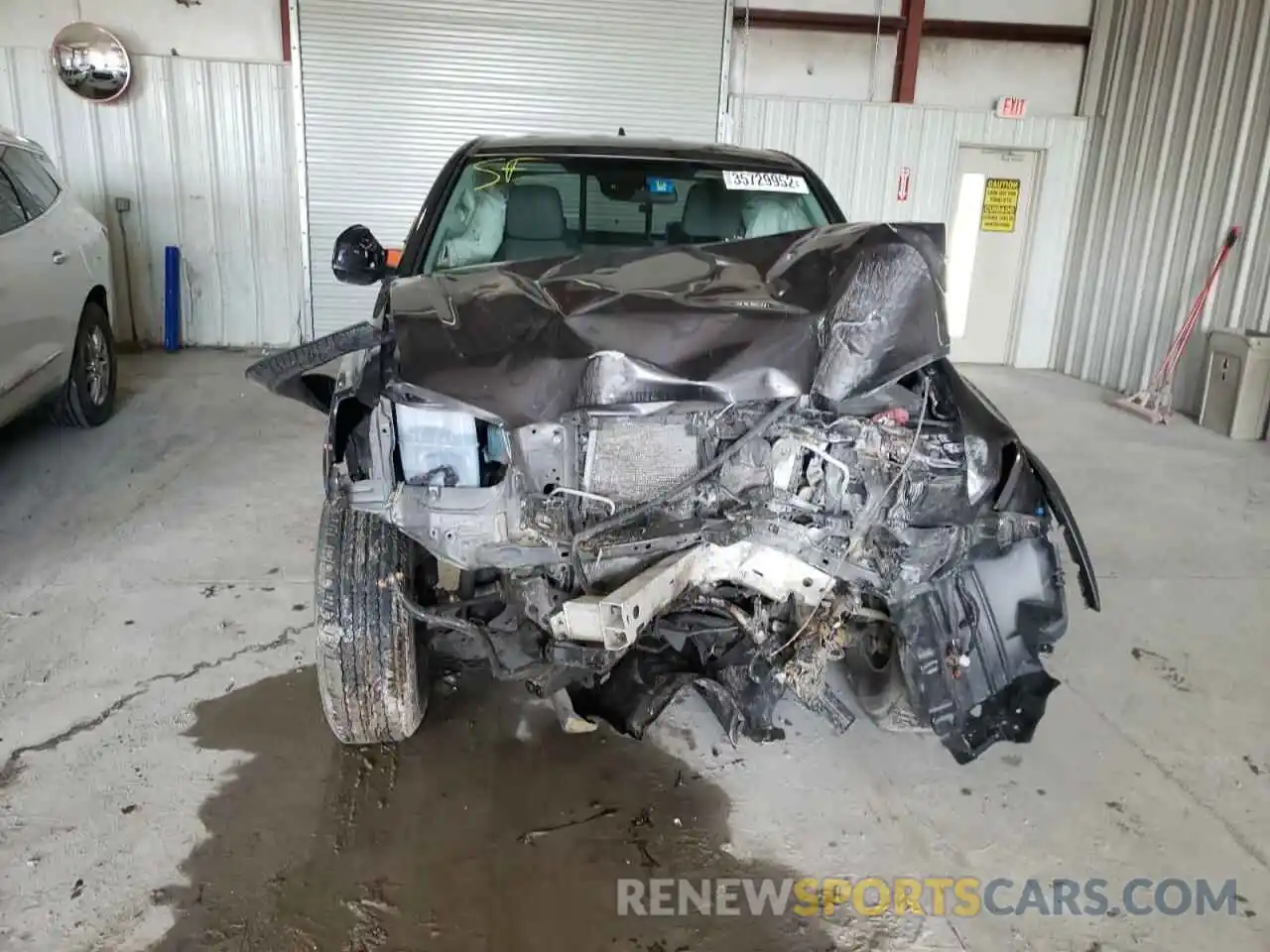 9 Photograph of a damaged car 3TYSZ5AN9LT001658 TOYOTA TACOMA 2020