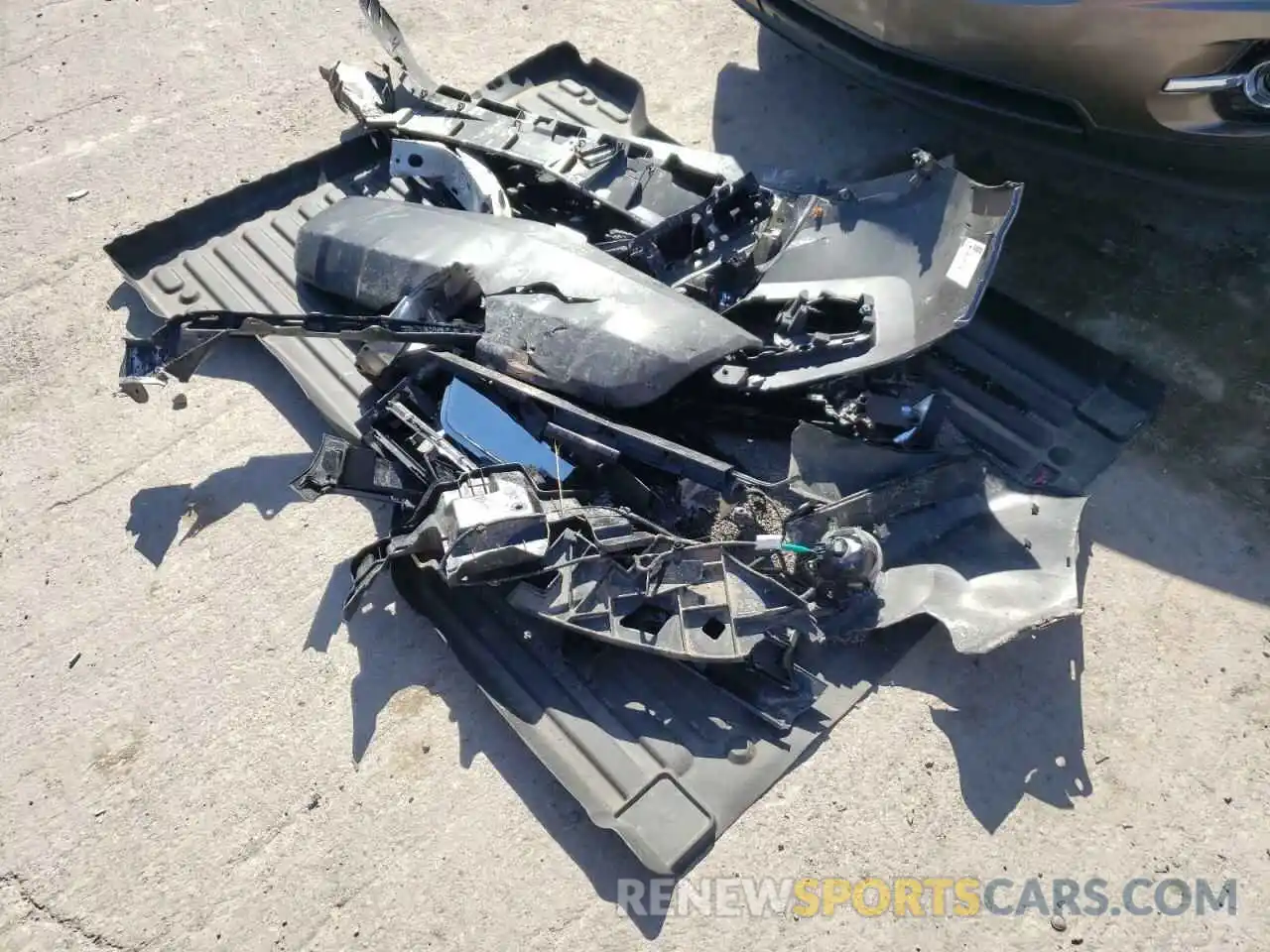 9 Photograph of a damaged car 3TYSZ5AN9LT002244 TOYOTA TACOMA 2020