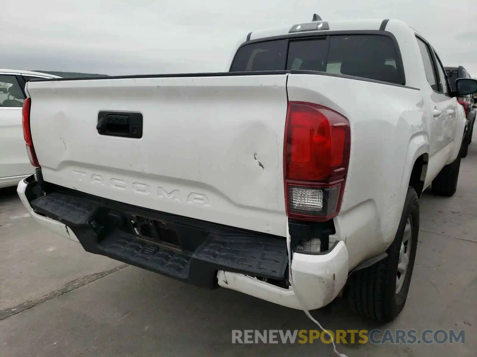 4 Photograph of a damaged car 5TFAX5GN0LX171230 TOYOTA TACOMA 2020