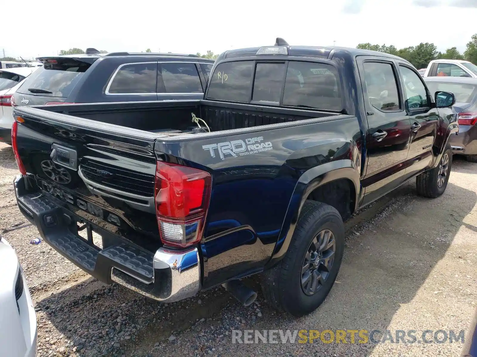 4 Photograph of a damaged car 5TFAX5GN0LX182485 TOYOTA TACOMA 2020