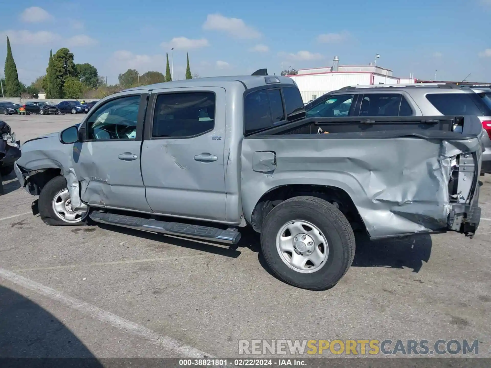 15 Photograph of a damaged car 5TFAX5GN0LX186181 TOYOTA TACOMA 2020