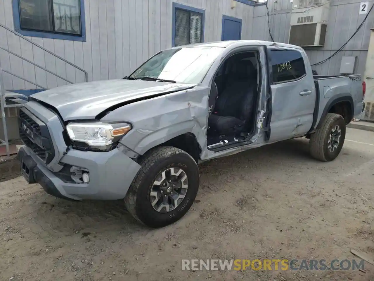 2 Фотография поврежденного автомобиля 5TFAX5GN1LX184276 TOYOTA TACOMA 2020