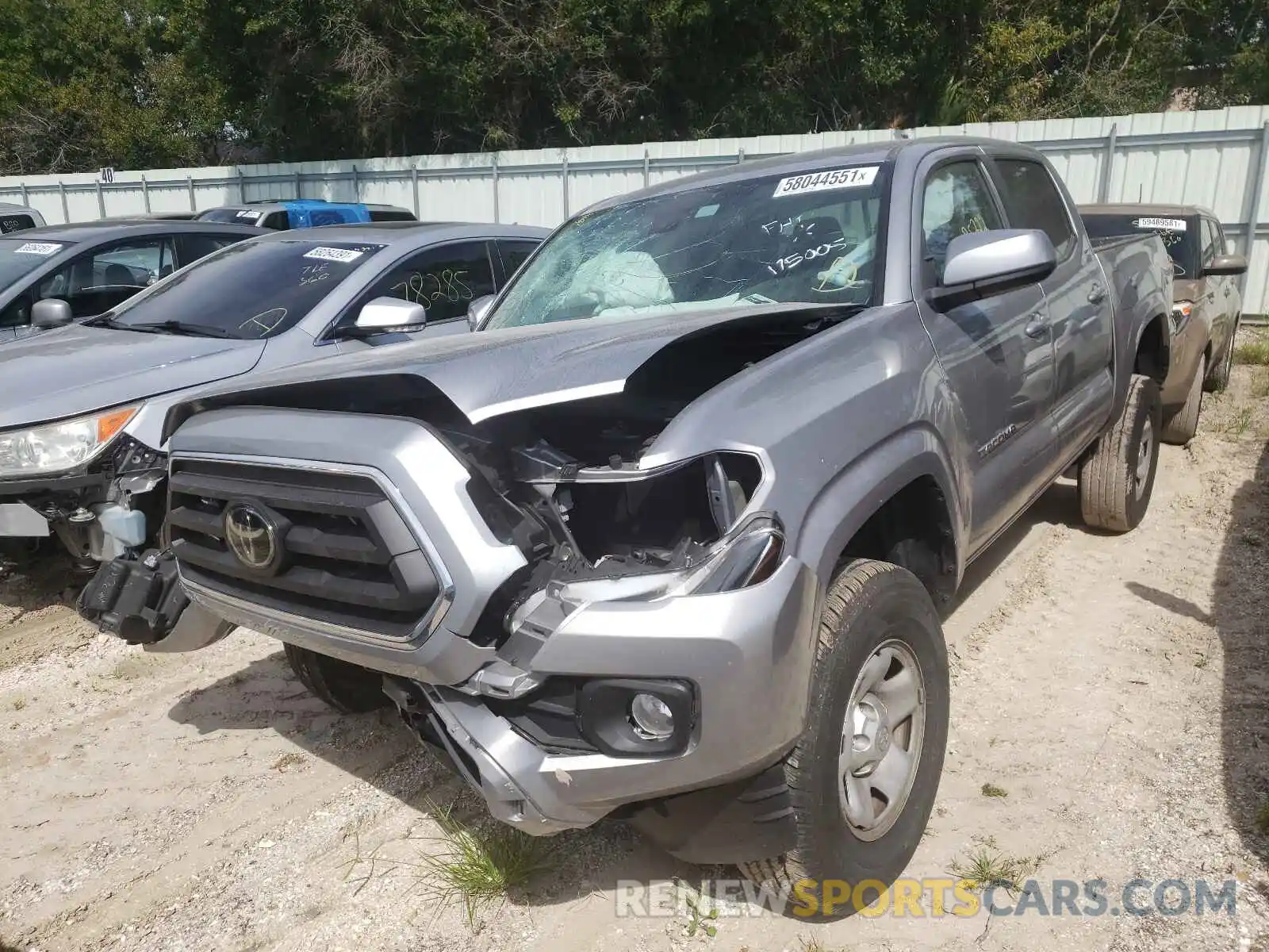 2 Фотография поврежденного автомобиля 5TFAX5GN2LX175005 TOYOTA TACOMA 2020