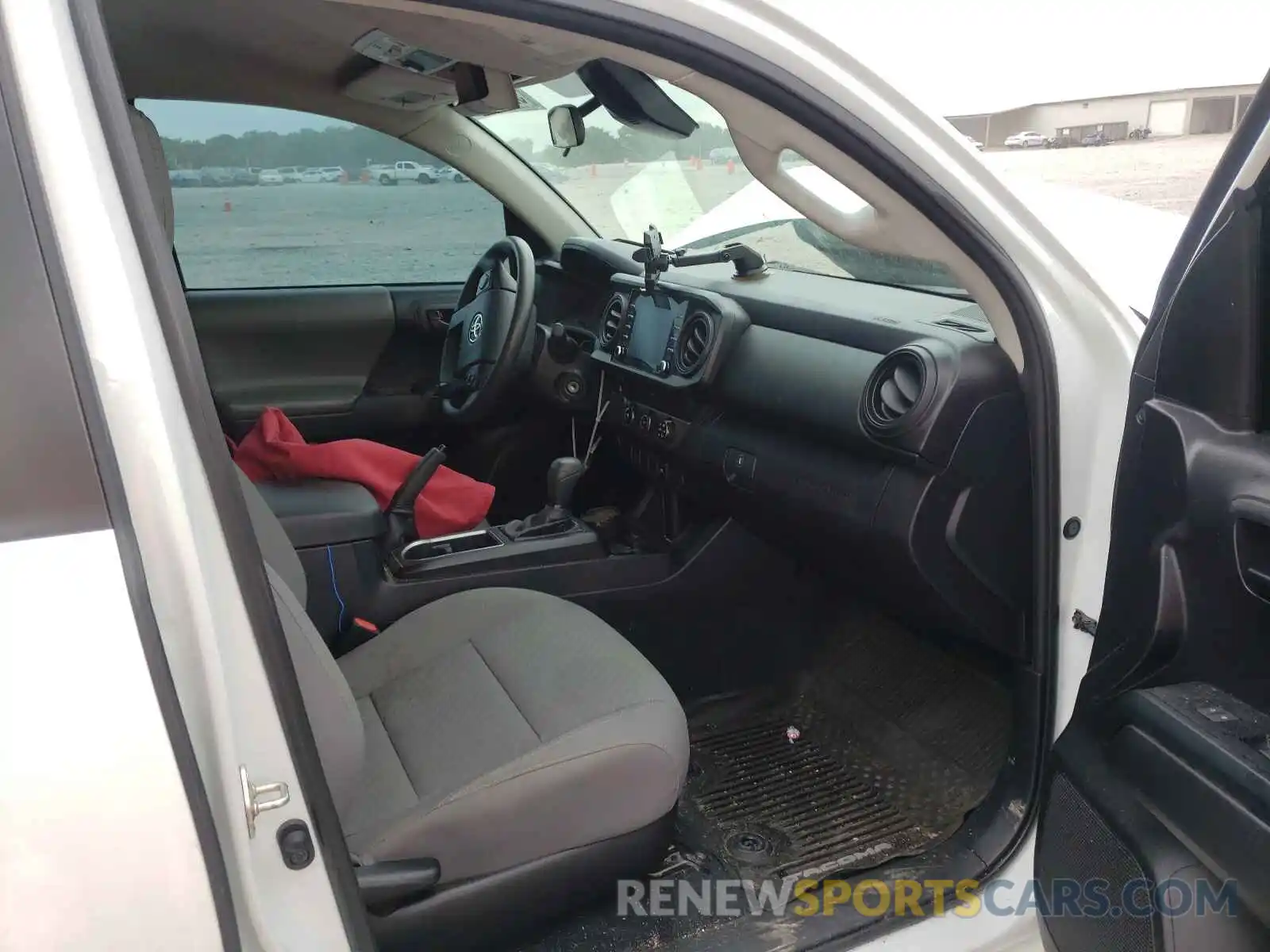 5 Photograph of a damaged car 5TFAX5GN2LX176185 TOYOTA TACOMA 2020