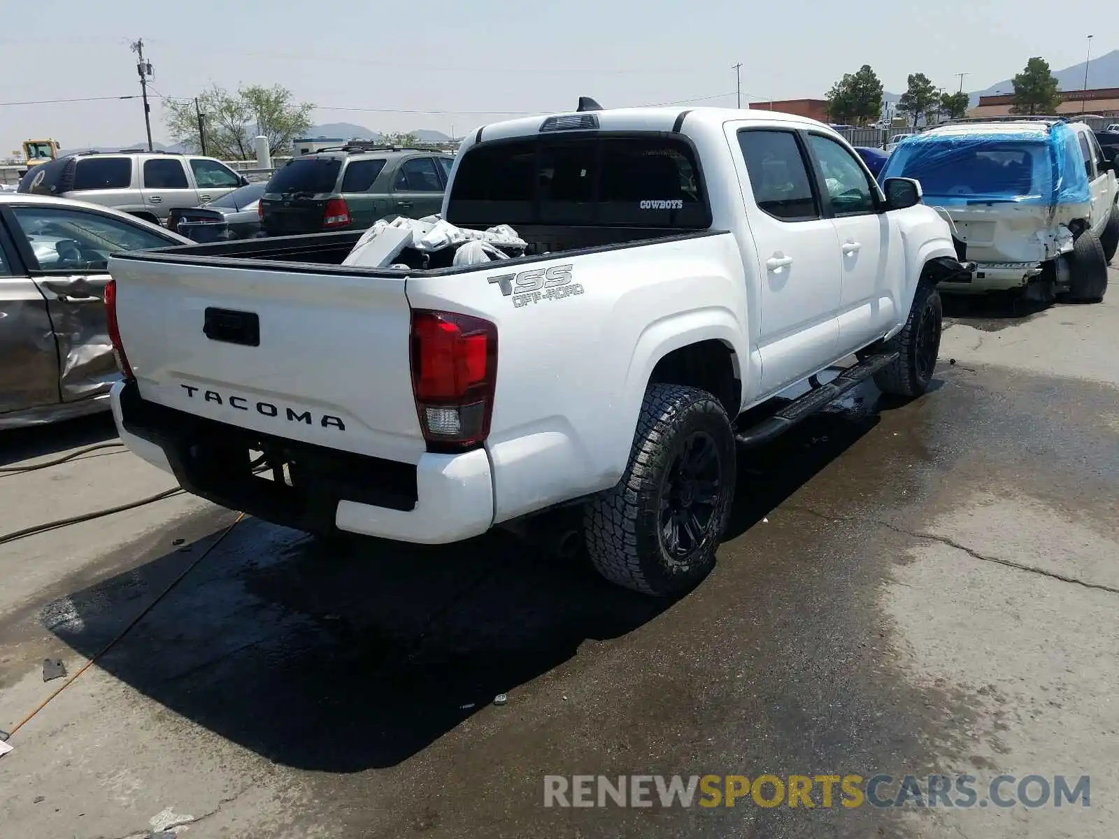 4 Photograph of a damaged car 5TFAX5GN4LX170940 TOYOTA TACOMA 2020