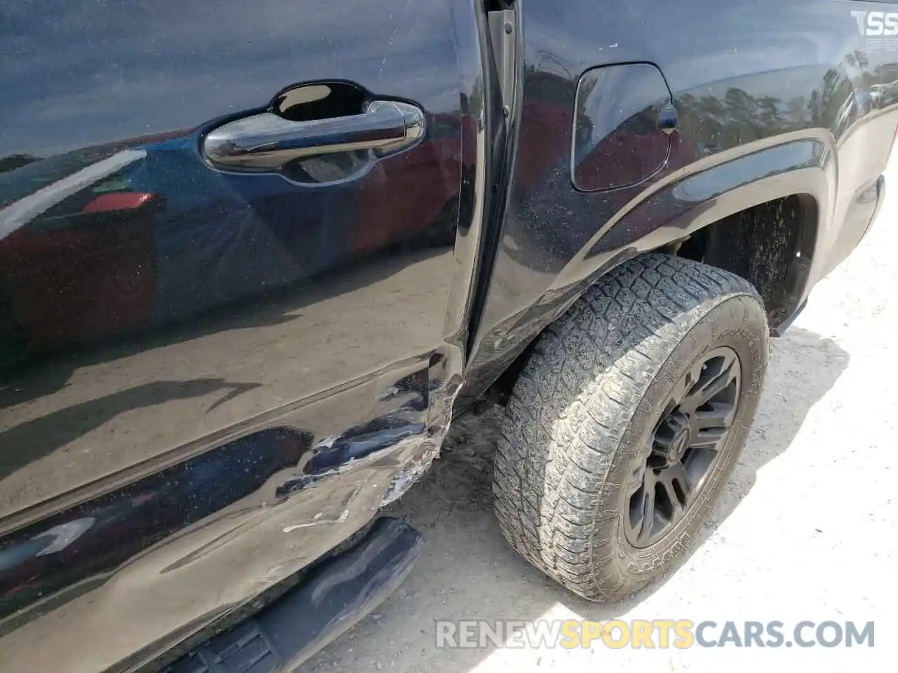 9 Photograph of a damaged car 5TFAX5GN4LX176172 TOYOTA TACOMA 2020