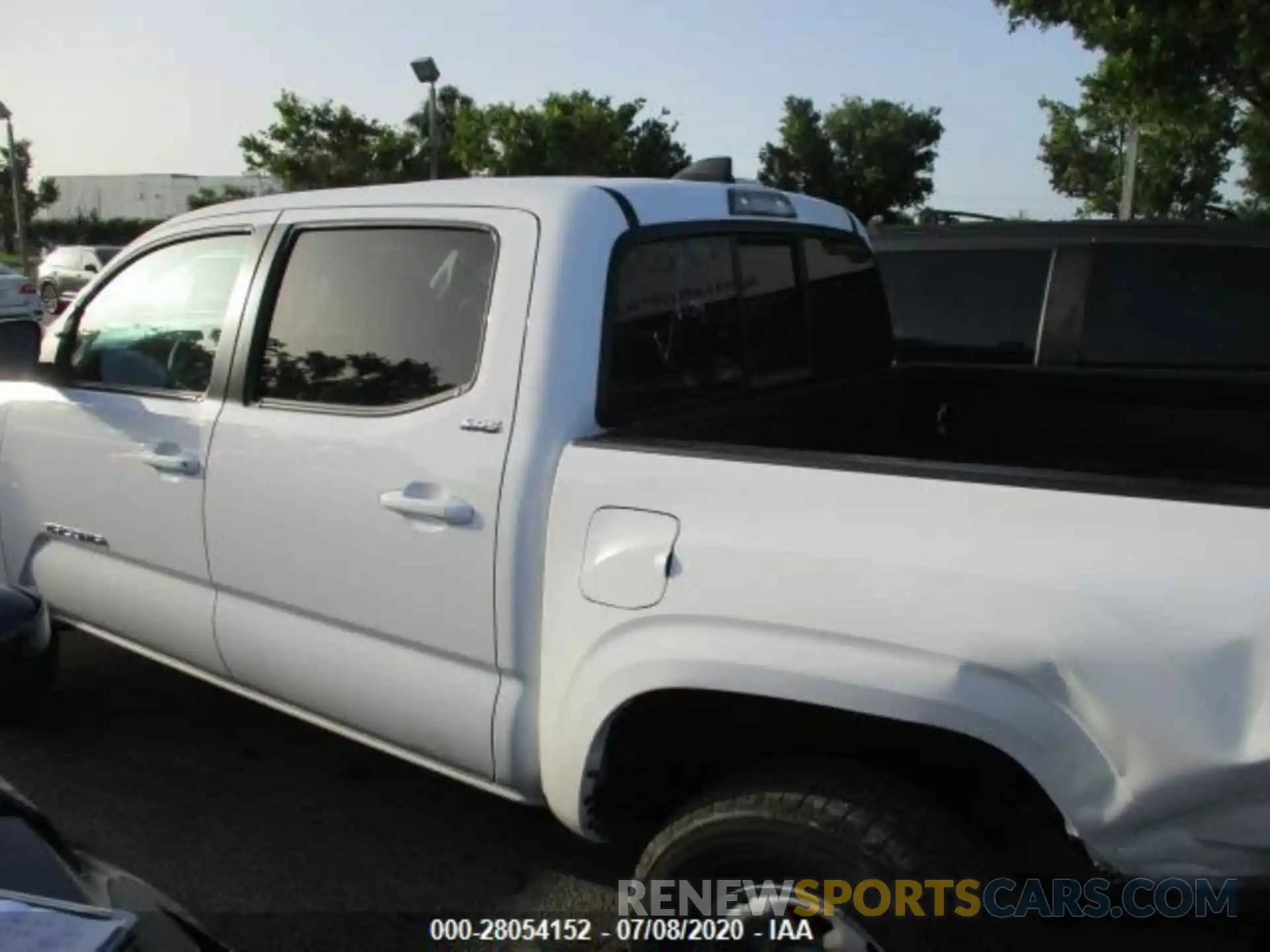 4 Photograph of a damaged car 5TFAX5GN4LX178181 TOYOTA TACOMA 2020