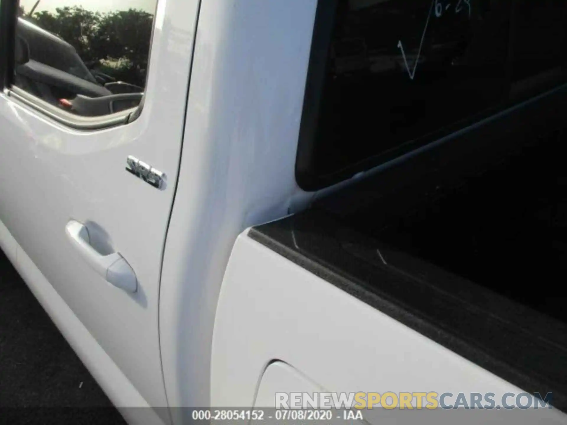 5 Photograph of a damaged car 5TFAX5GN4LX178181 TOYOTA TACOMA 2020