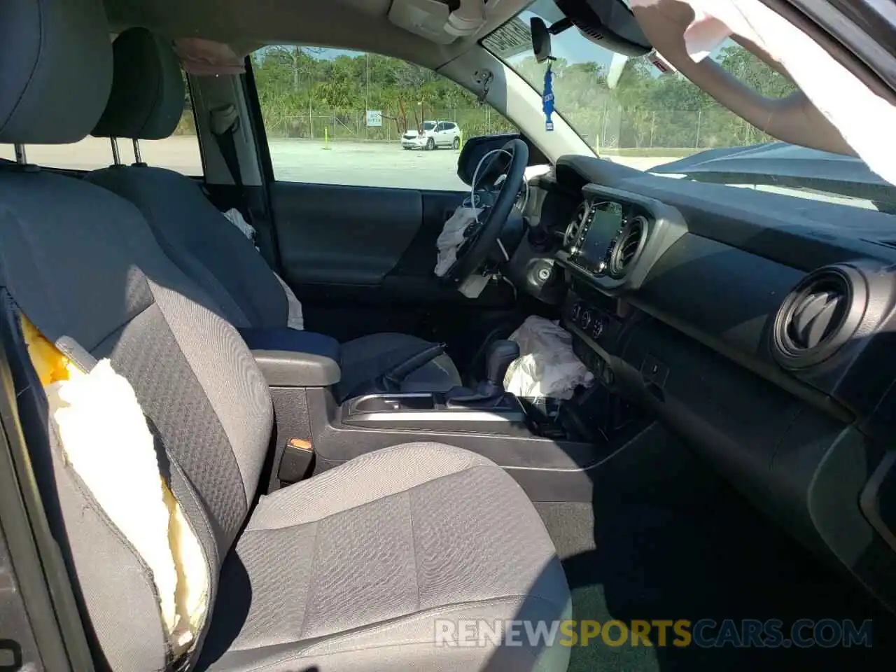 5 Photograph of a damaged car 5TFAX5GN5LX186628 TOYOTA TACOMA 2020