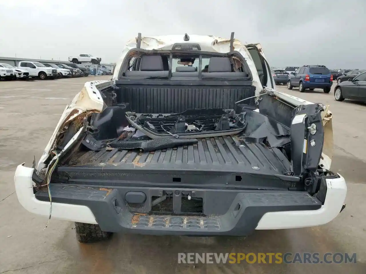6 Фотография поврежденного автомобиля 5TFAX5GN7LX187800 TOYOTA TACOMA 2020