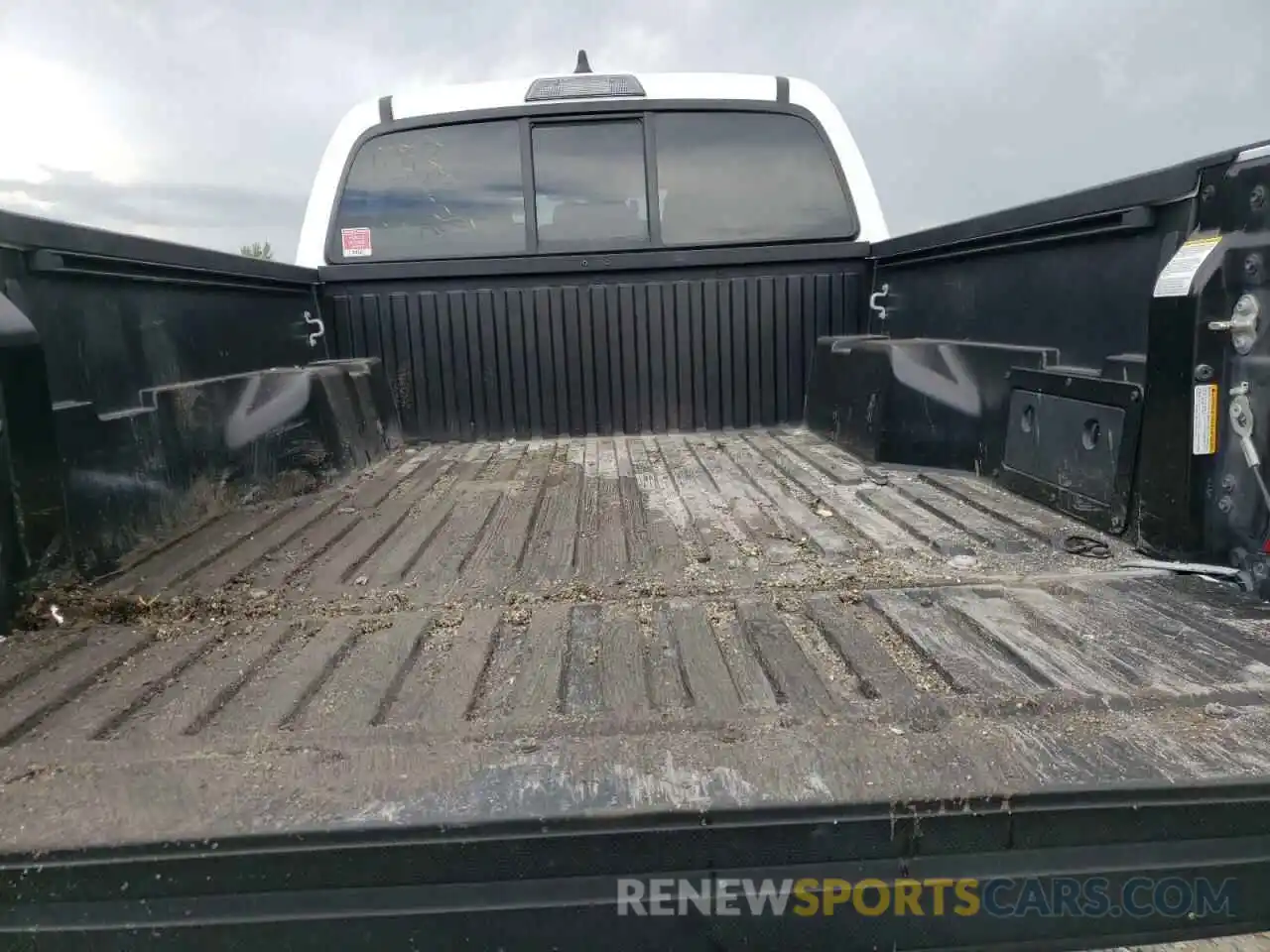 9 Photograph of a damaged car 5TFAX5GN8LX186364 TOYOTA TACOMA 2020