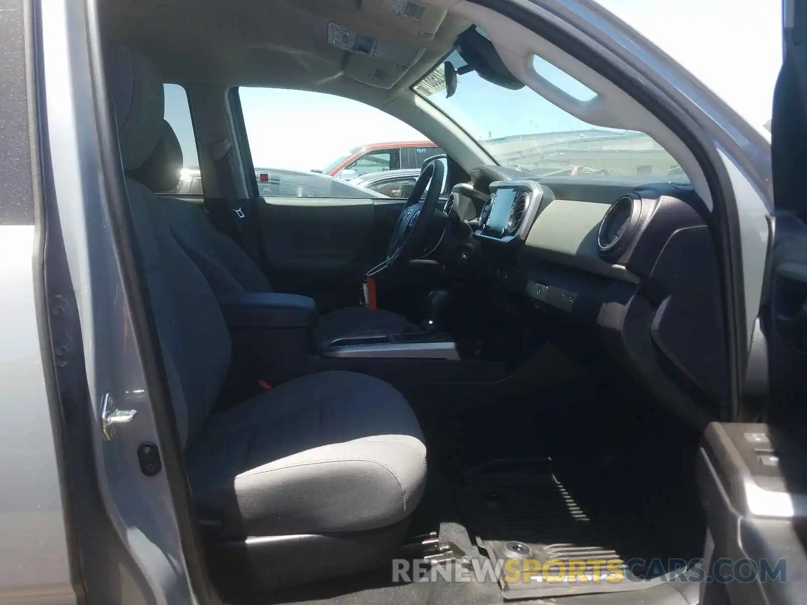 5 Photograph of a damaged car 5TFAX5GNXLX172417 TOYOTA TACOMA 2020