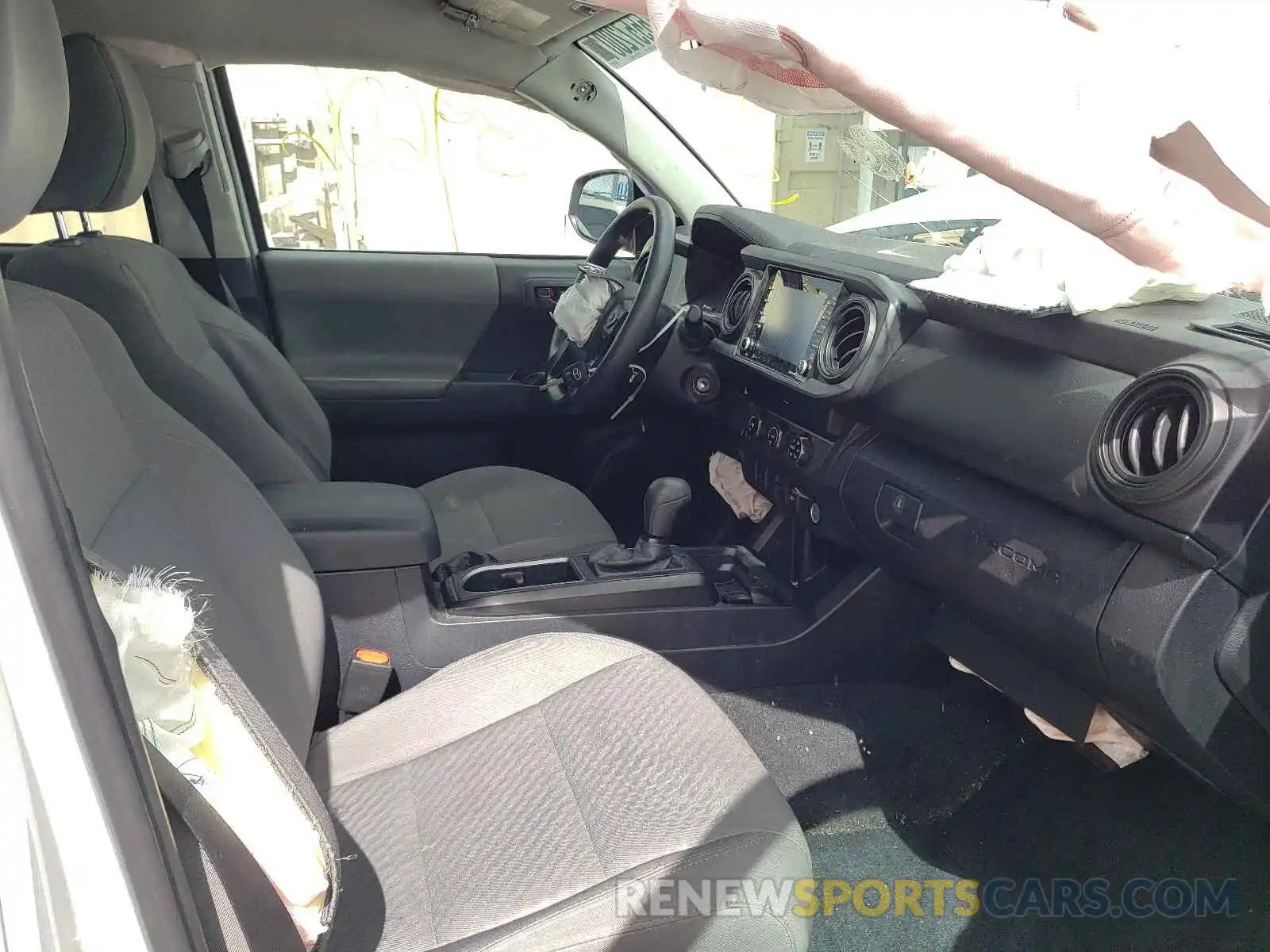 5 Photograph of a damaged car 5TFAX5GNXLX180646 TOYOTA TACOMA 2020