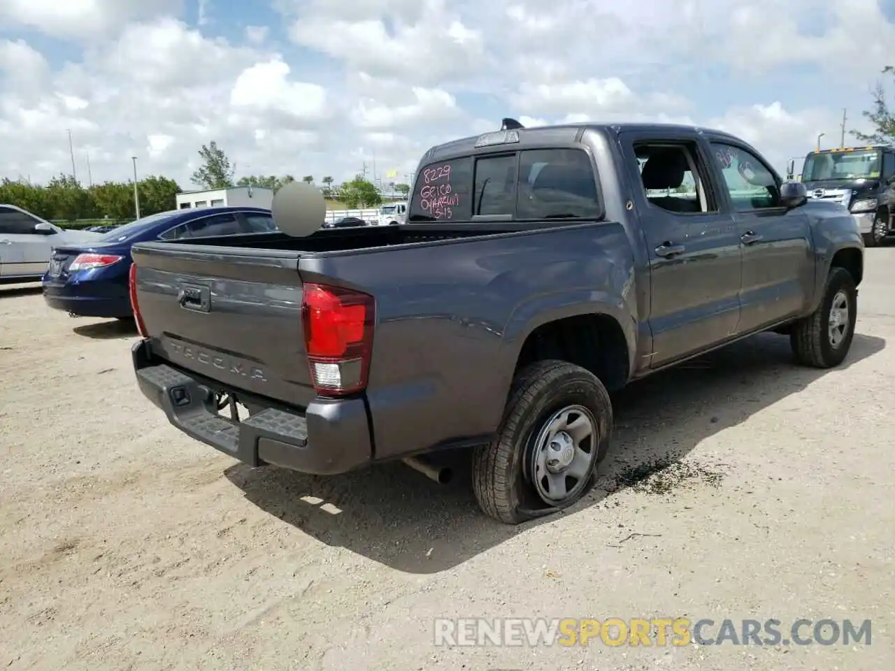 4 Photograph of a damaged car 5TFAX5GNXLX181151 TOYOTA TACOMA 2020