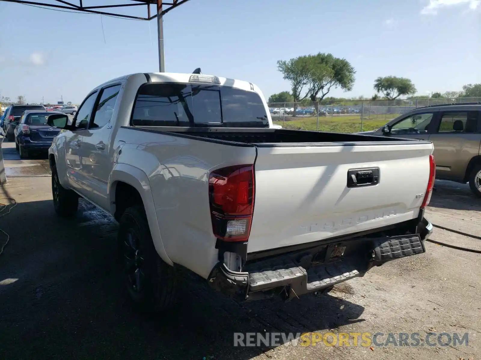 3 Photograph of a damaged car 5TFAZ5CN0LX091099 TOYOTA TACOMA 2020