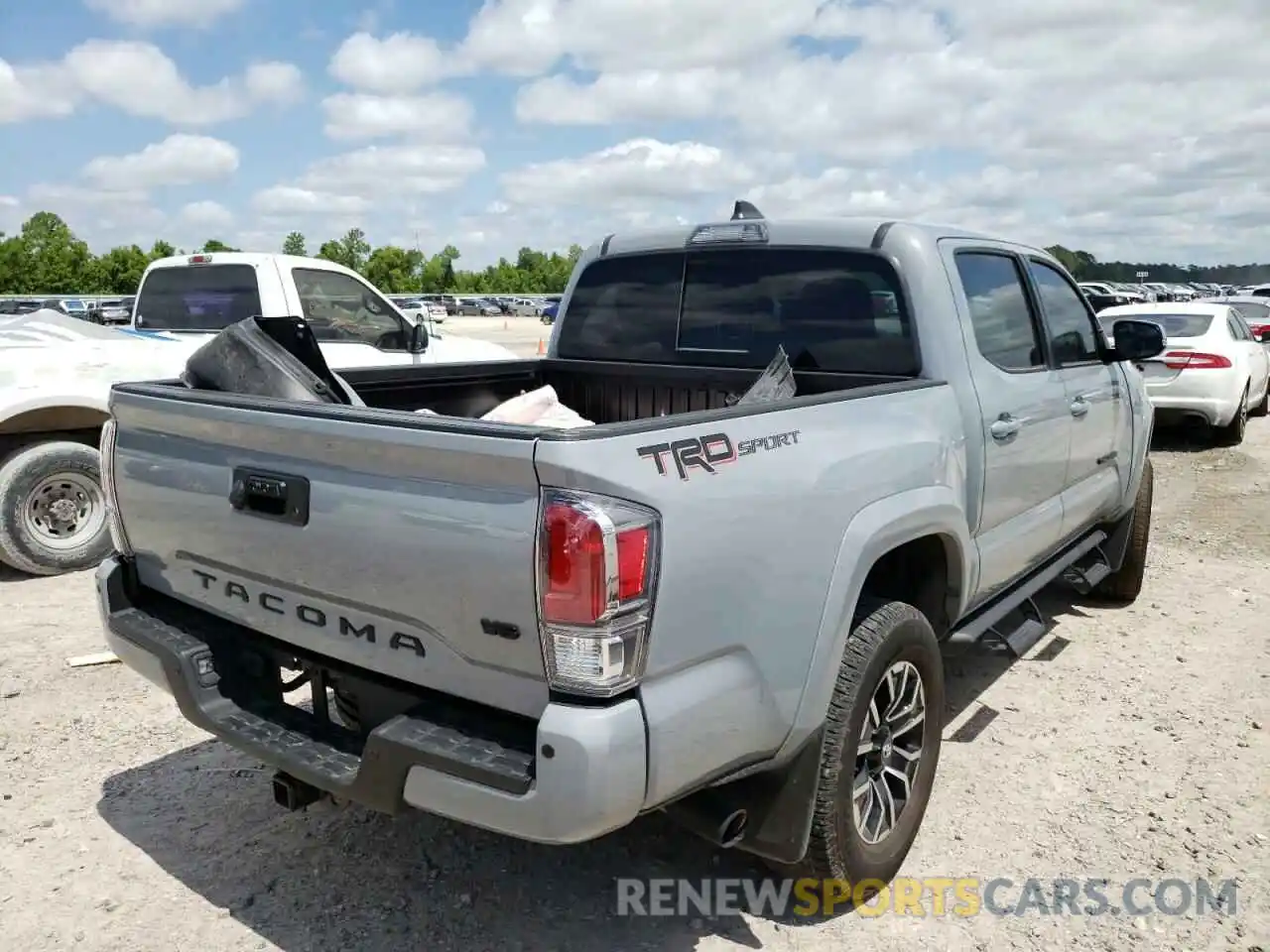 4 Photograph of a damaged car 5TFAZ5CN0LX093631 TOYOTA TACOMA 2020