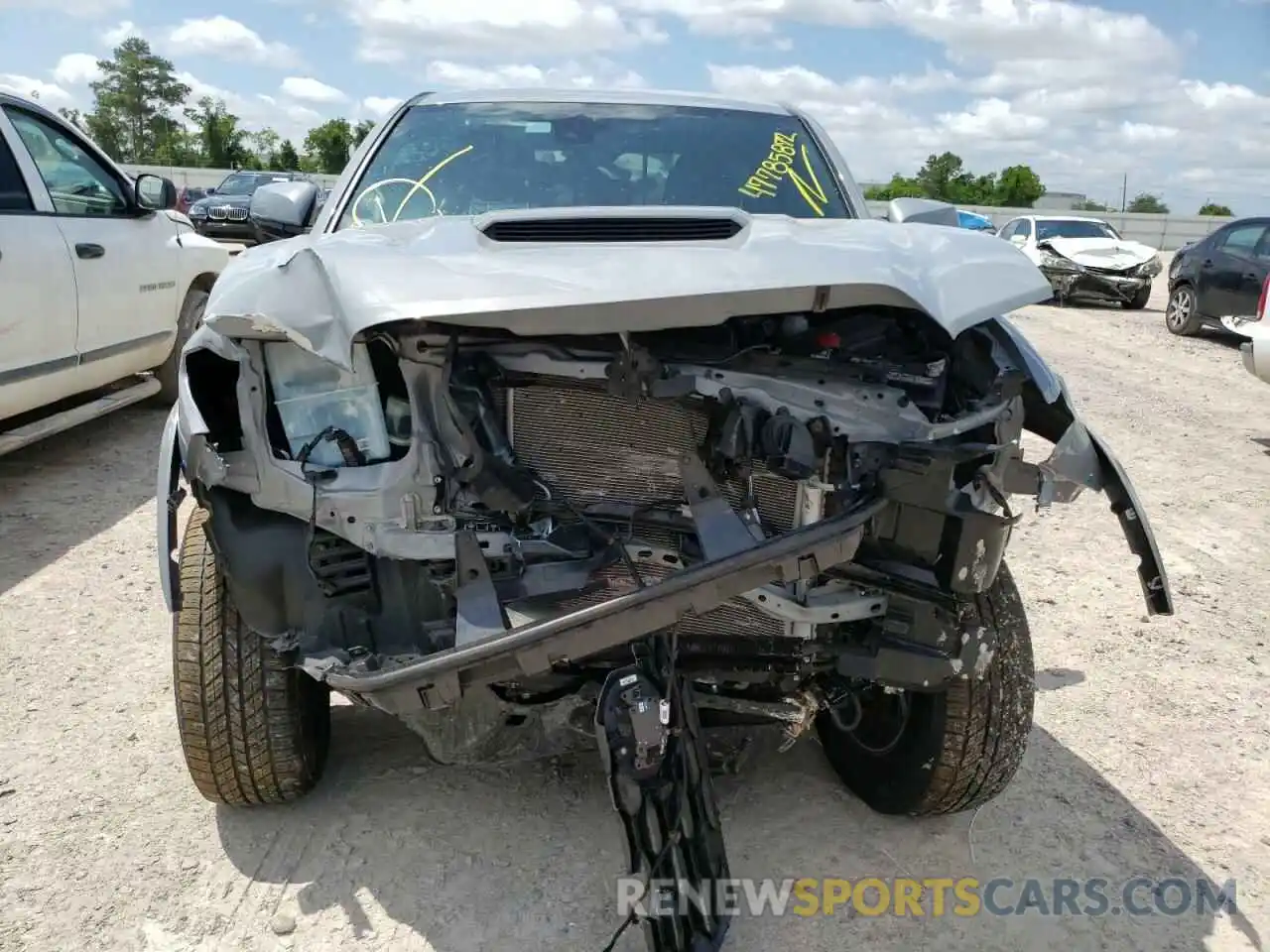 9 Photograph of a damaged car 5TFAZ5CN0LX093631 TOYOTA TACOMA 2020