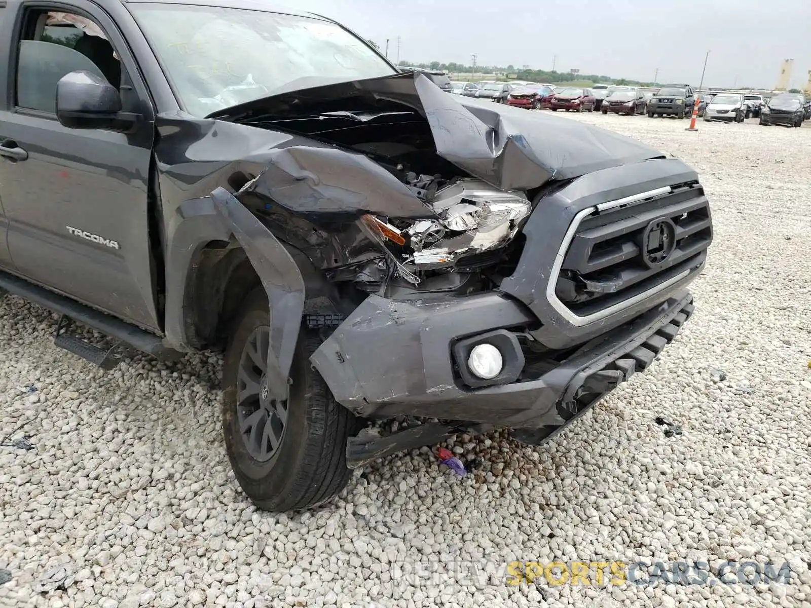 9 Photograph of a damaged car 5TFAZ5CN1LX089295 TOYOTA TACOMA 2020