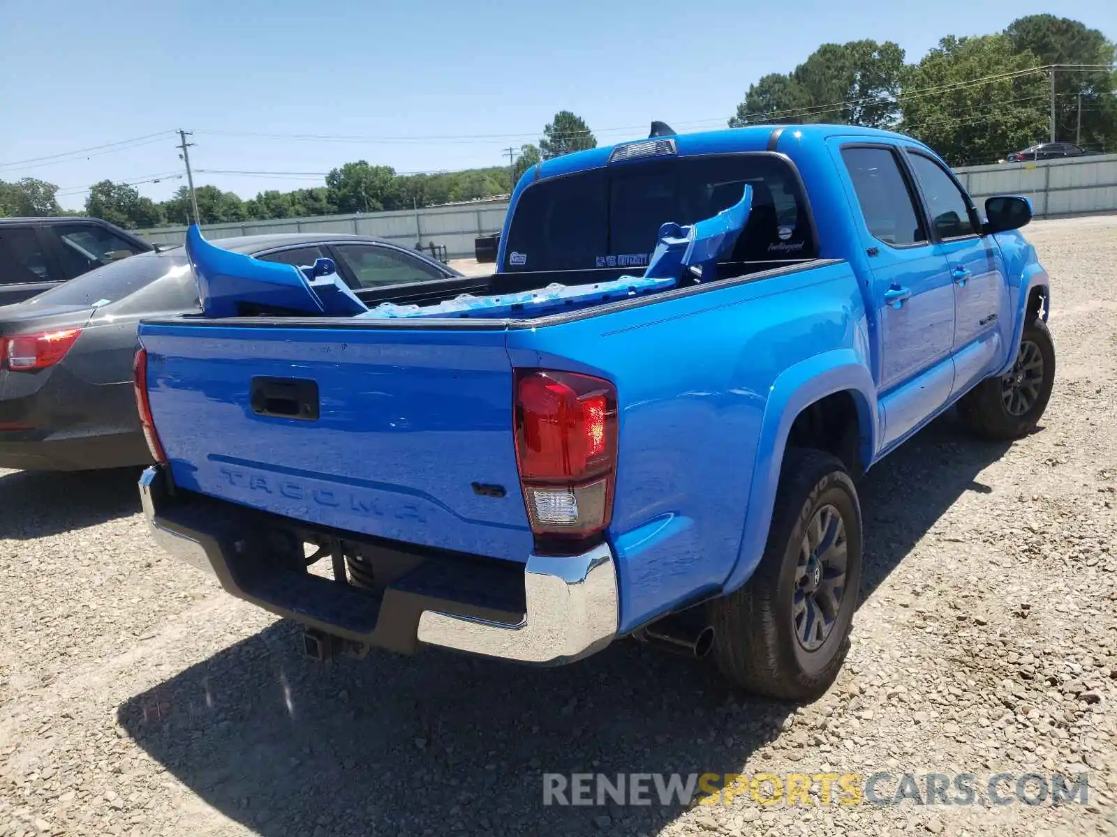 4 Photograph of a damaged car 5TFAZ5CN2LX087832 TOYOTA TACOMA 2020