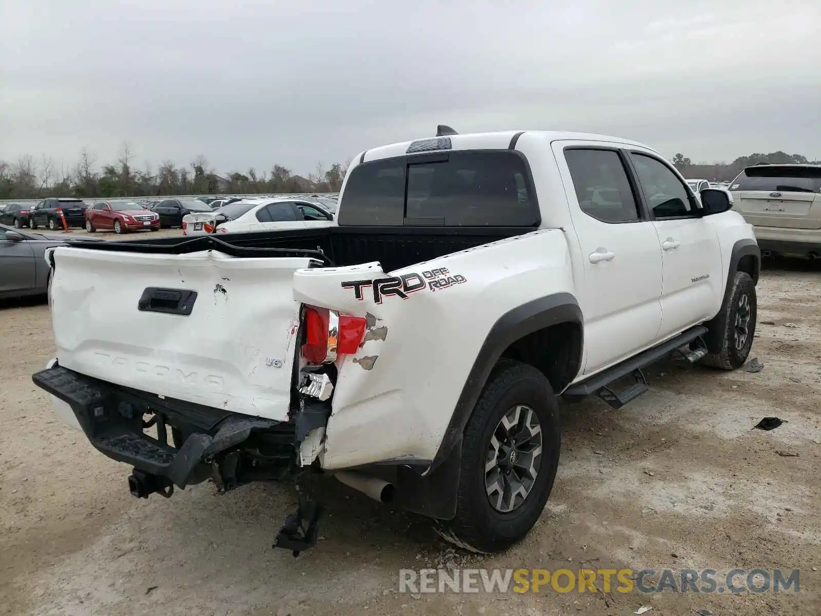 4 Photograph of a damaged car 5TFAZ5CN2LX089435 TOYOTA TACOMA 2020