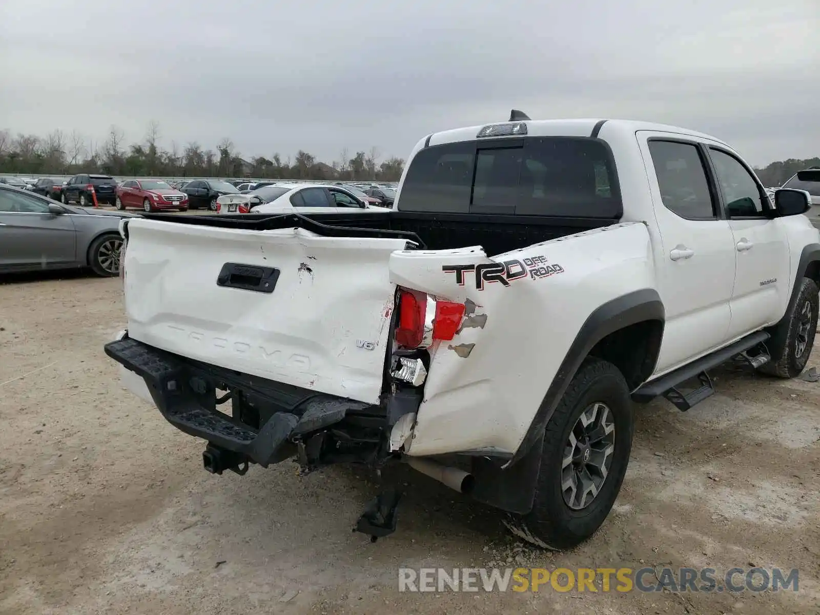 9 Photograph of a damaged car 5TFAZ5CN2LX089435 TOYOTA TACOMA 2020