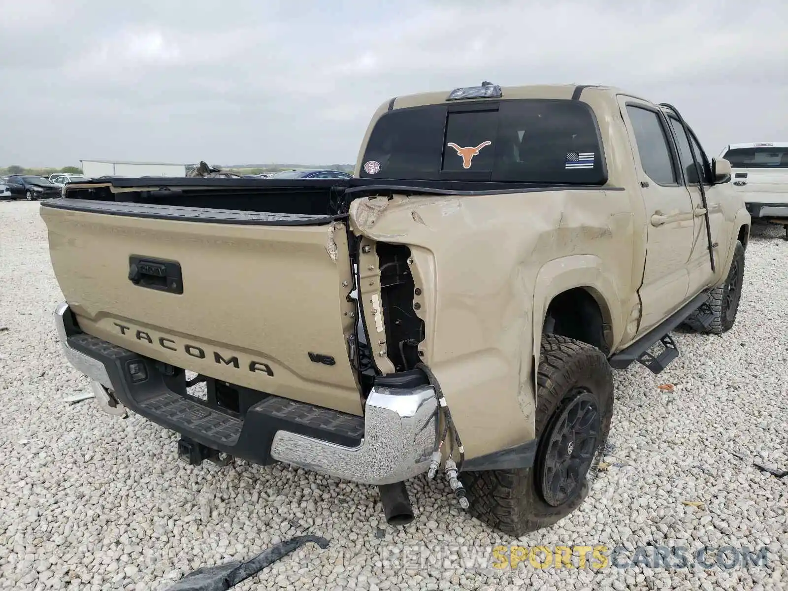 4 Photograph of a damaged car 5TFAZ5CN2LX089905 TOYOTA TACOMA 2020