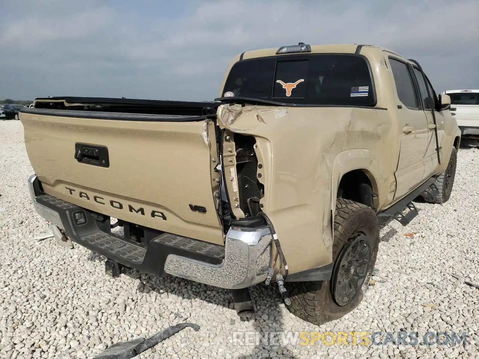 9 Photograph of a damaged car 5TFAZ5CN2LX089905 TOYOTA TACOMA 2020