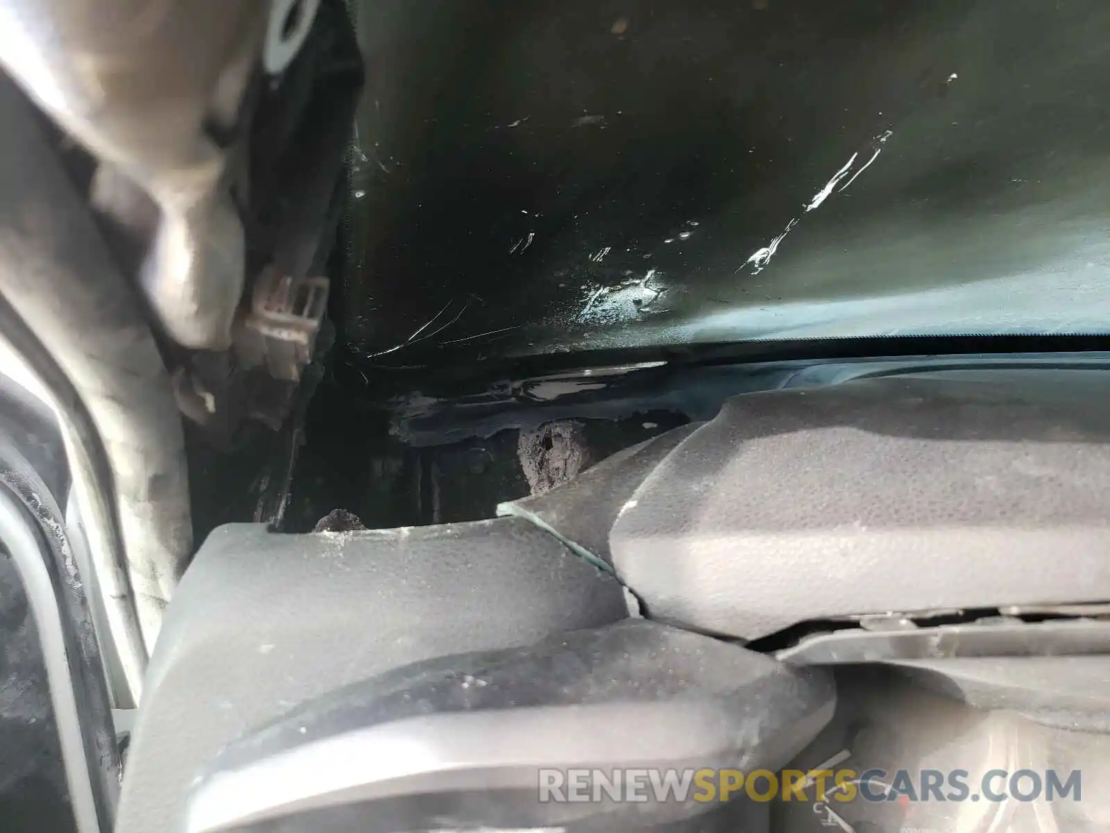 9 Photograph of a damaged car 5TFAZ5CN2LX092013 TOYOTA TACOMA 2020