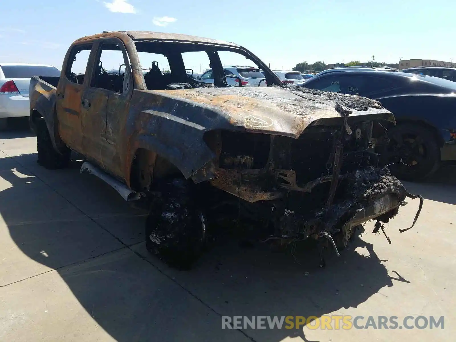 1 Photograph of a damaged car 5TFAZ5CN2LX092156 TOYOTA TACOMA 2020