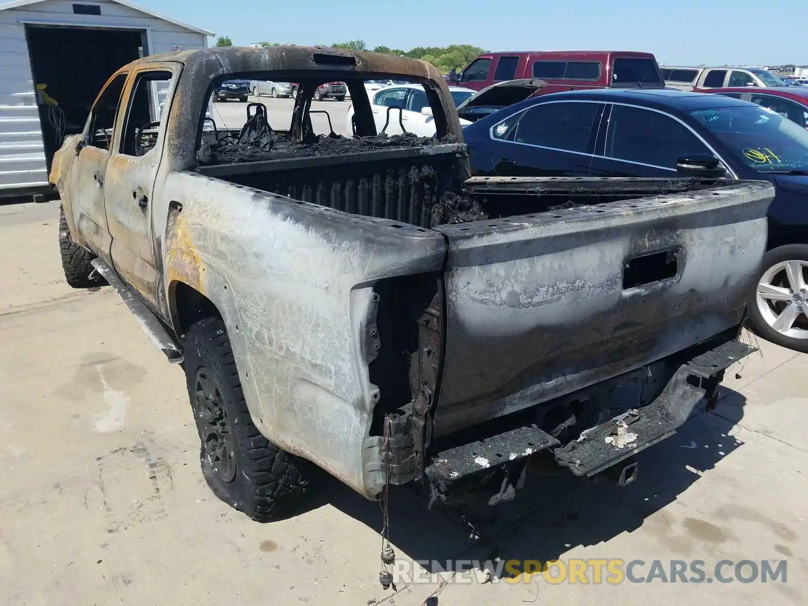 10 Photograph of a damaged car 5TFAZ5CN2LX092156 TOYOTA TACOMA 2020