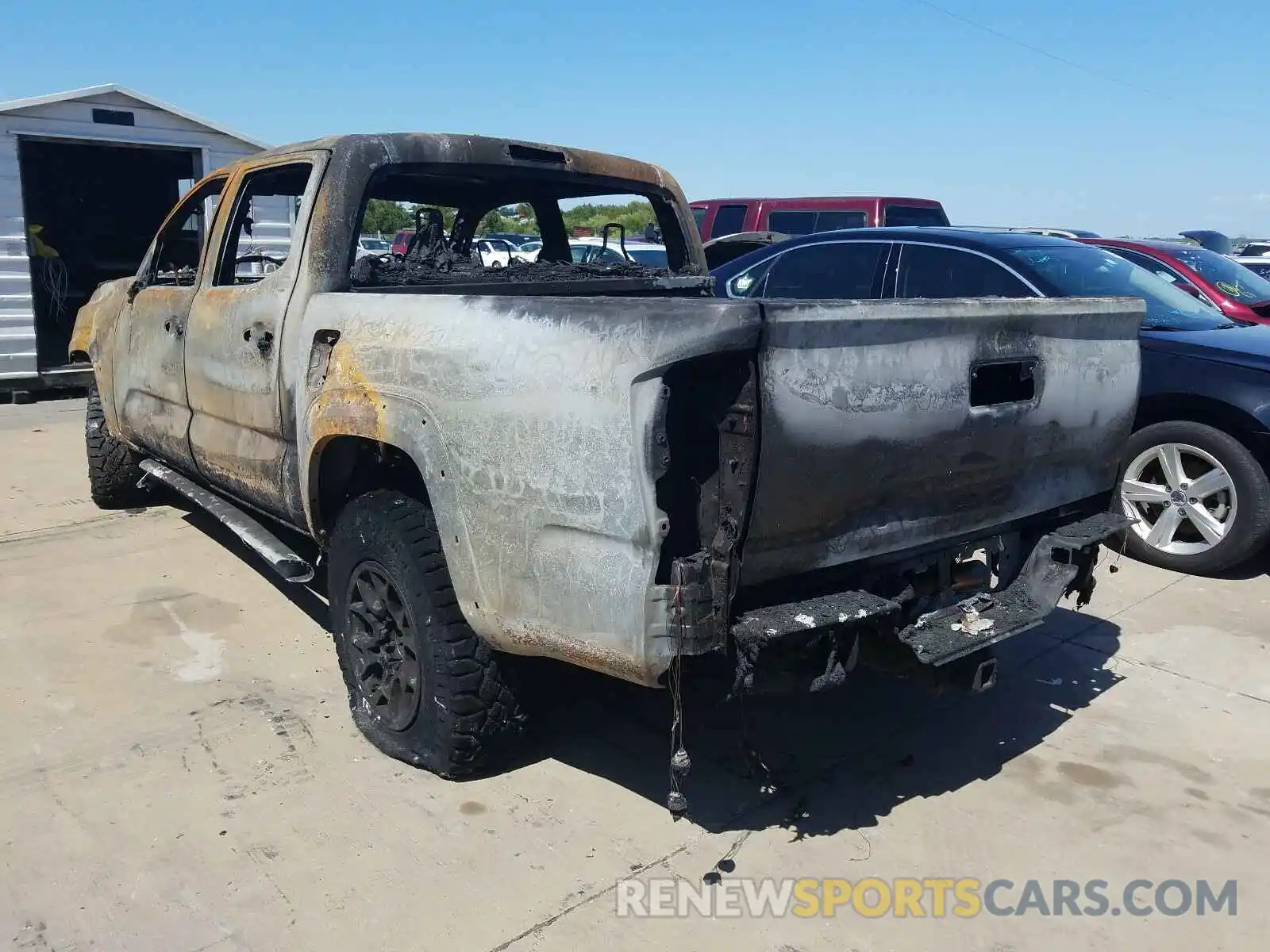 3 Photograph of a damaged car 5TFAZ5CN2LX092156 TOYOTA TACOMA 2020