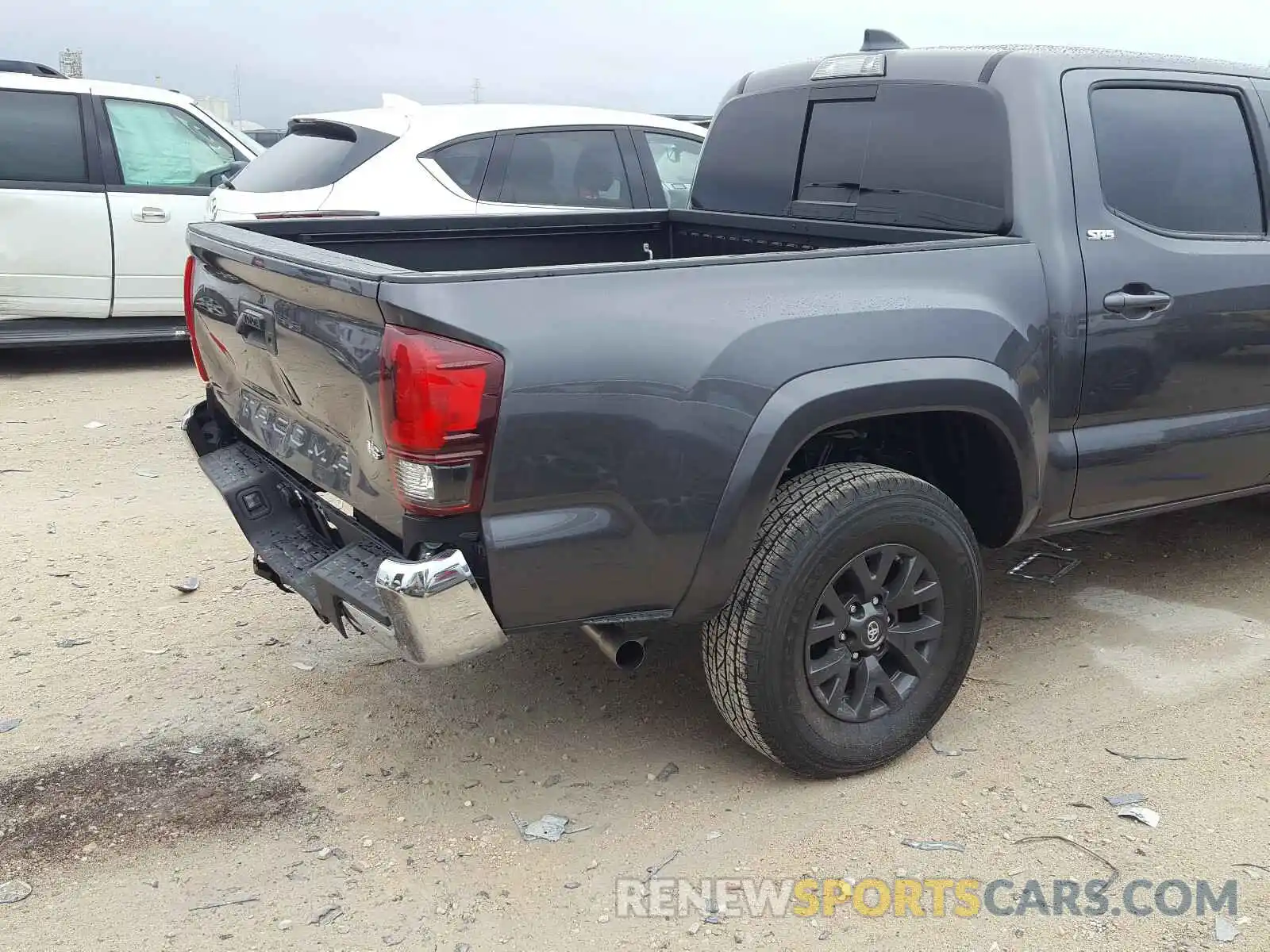 9 Photograph of a damaged car 5TFAZ5CN2LX094344 TOYOTA TACOMA 2020