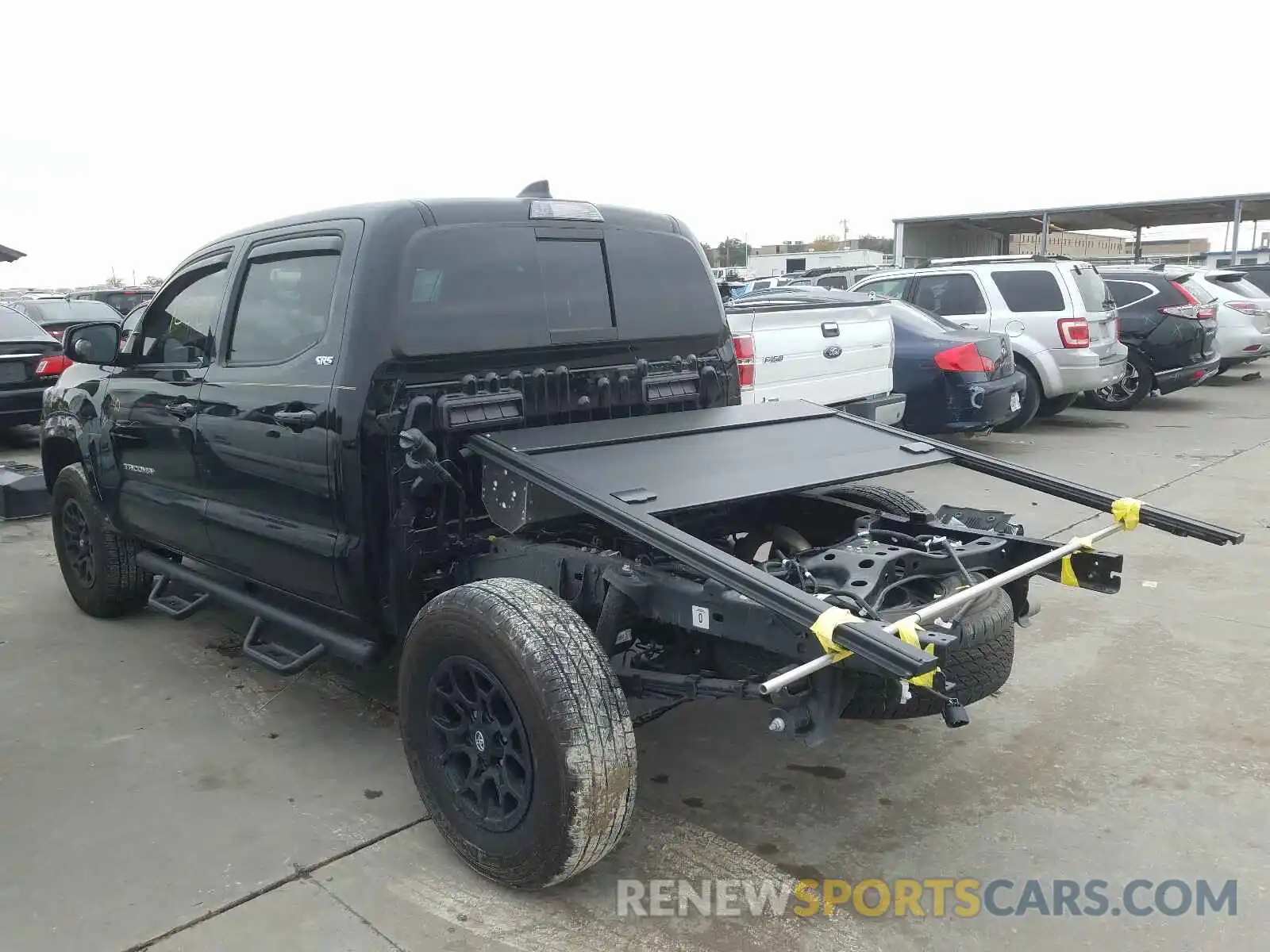 3 Photograph of a damaged car 5TFAZ5CN3LX092084 TOYOTA TACOMA 2020