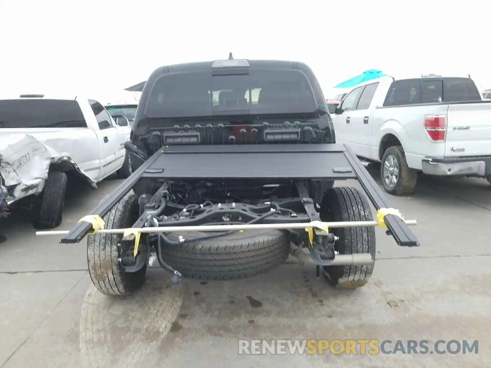 9 Photograph of a damaged car 5TFAZ5CN3LX092084 TOYOTA TACOMA 2020