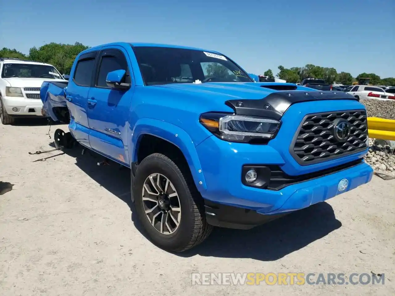 1 Photograph of a damaged car 5TFAZ5CN3LX092540 TOYOTA TACOMA 2020