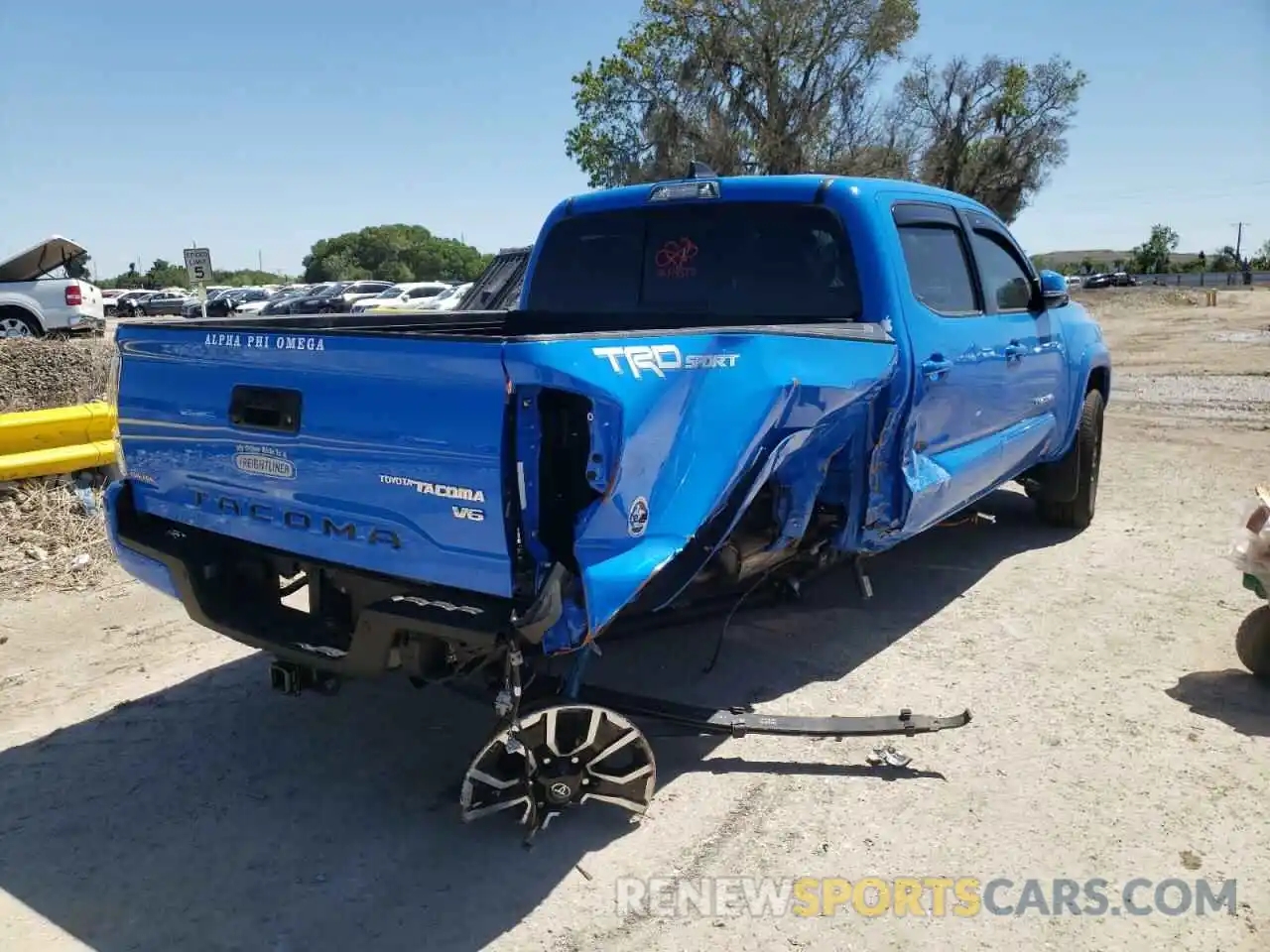 4 Photograph of a damaged car 5TFAZ5CN3LX092540 TOYOTA TACOMA 2020