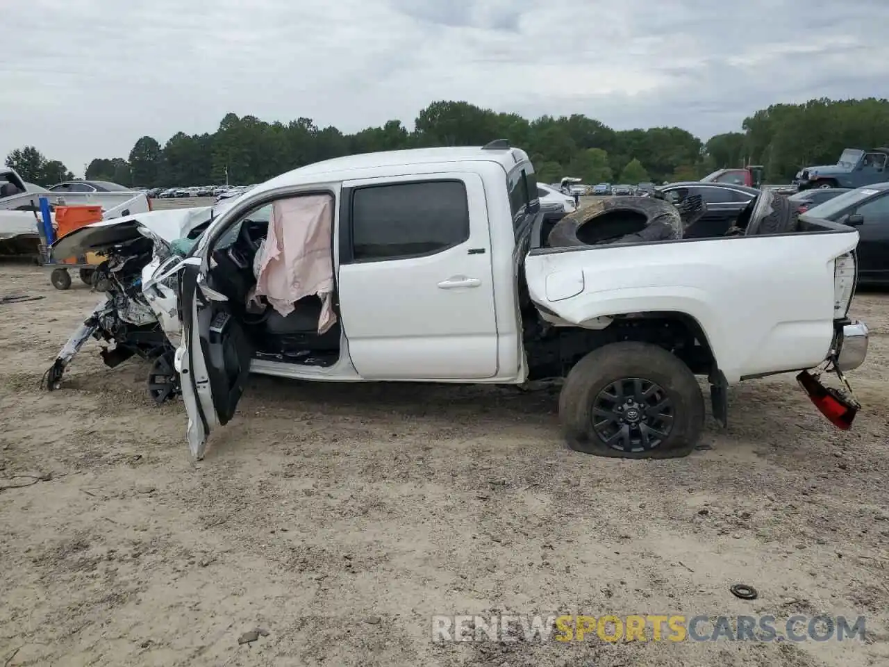 9 Photograph of a damaged car 5TFAZ5CN3LX094384 TOYOTA TACOMA 2020