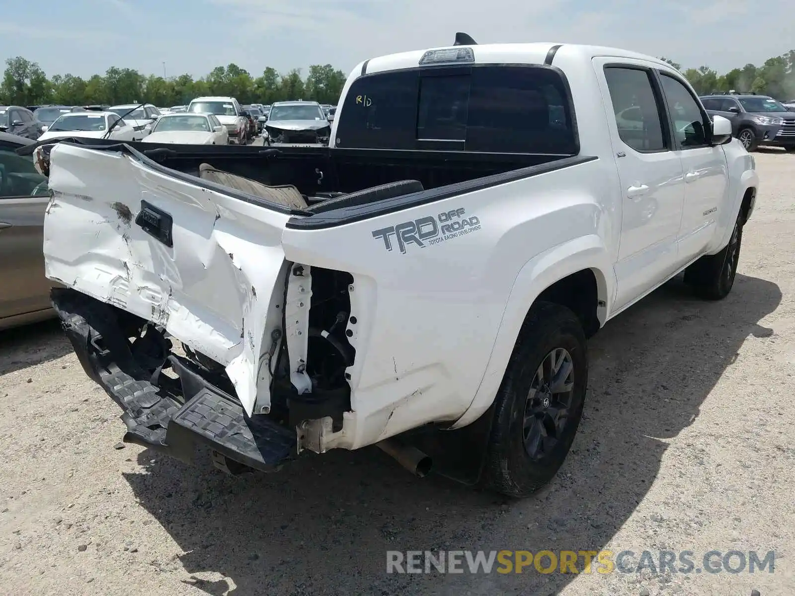 4 Photograph of a damaged car 5TFAZ5CN4LX089002 TOYOTA TACOMA 2020