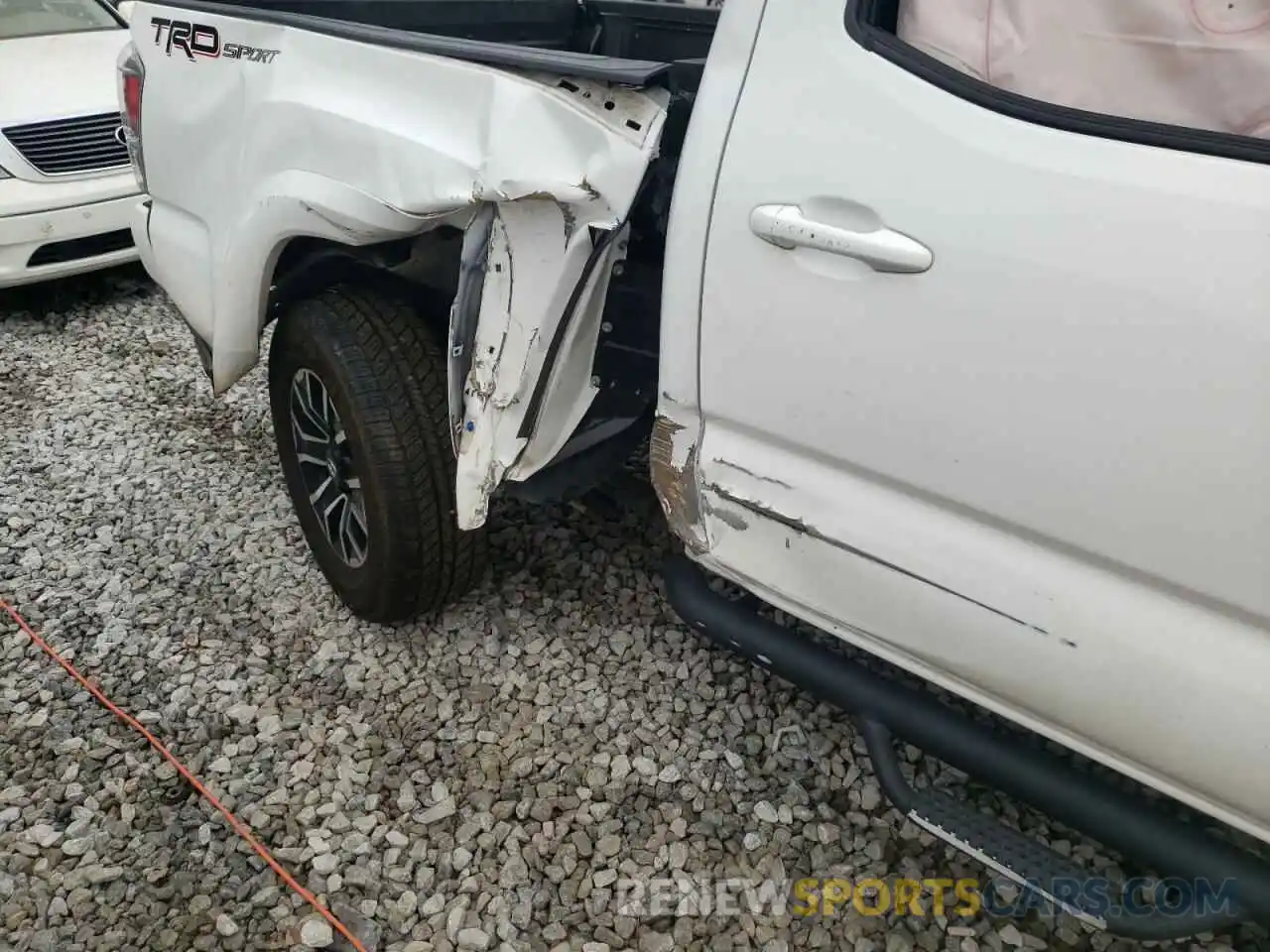 9 Photograph of a damaged car 5TFAZ5CN4LX090957 TOYOTA TACOMA 2020