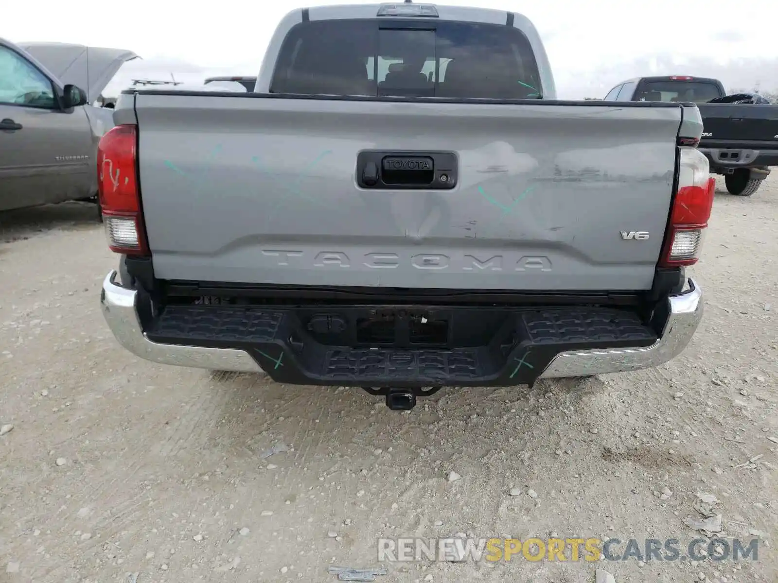 9 Photograph of a damaged car 5TFAZ5CN5LX089977 TOYOTA TACOMA 2020