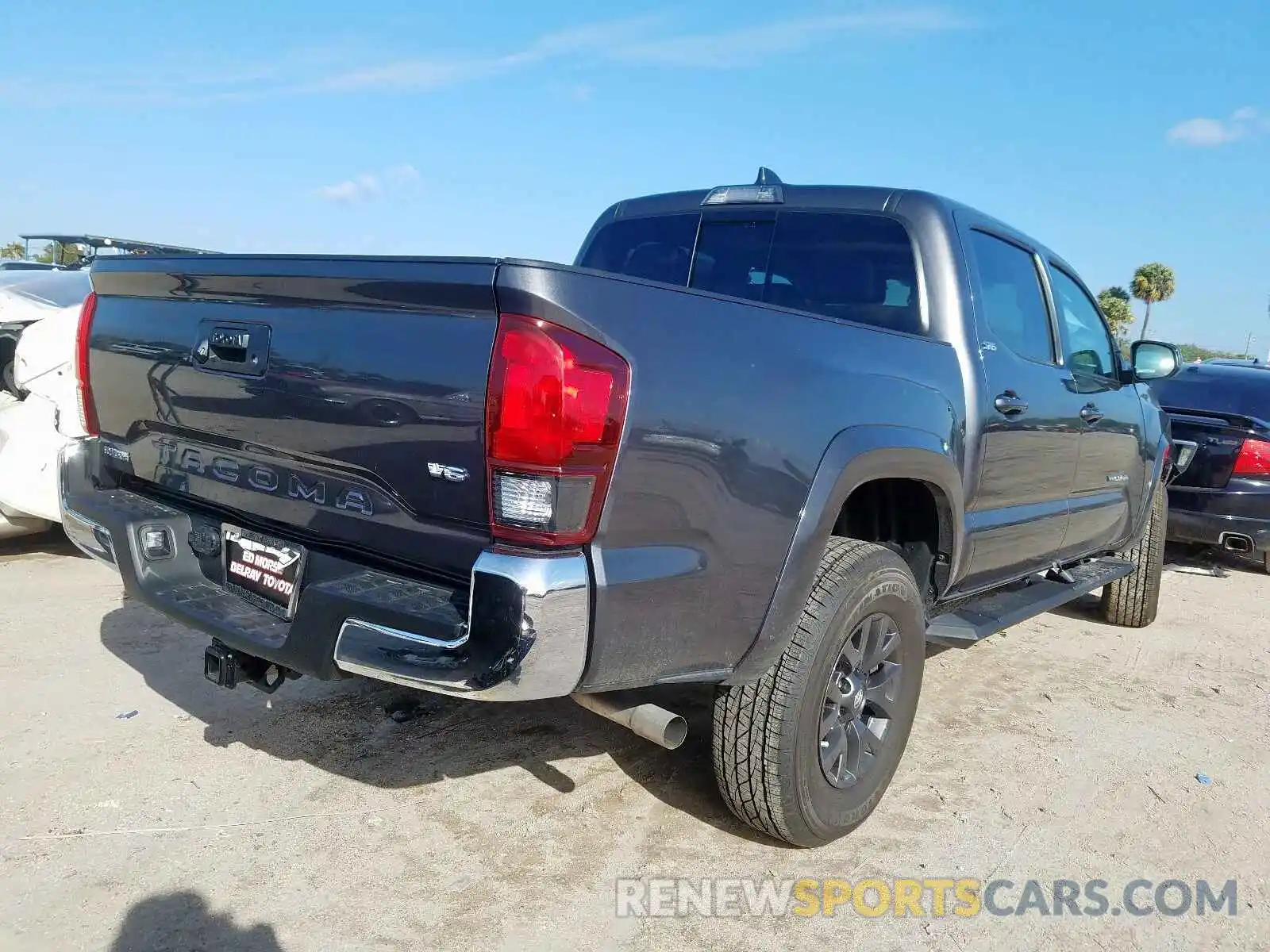 4 Photograph of a damaged car 5TFAZ5CN5LX090286 TOYOTA TACOMA 2020