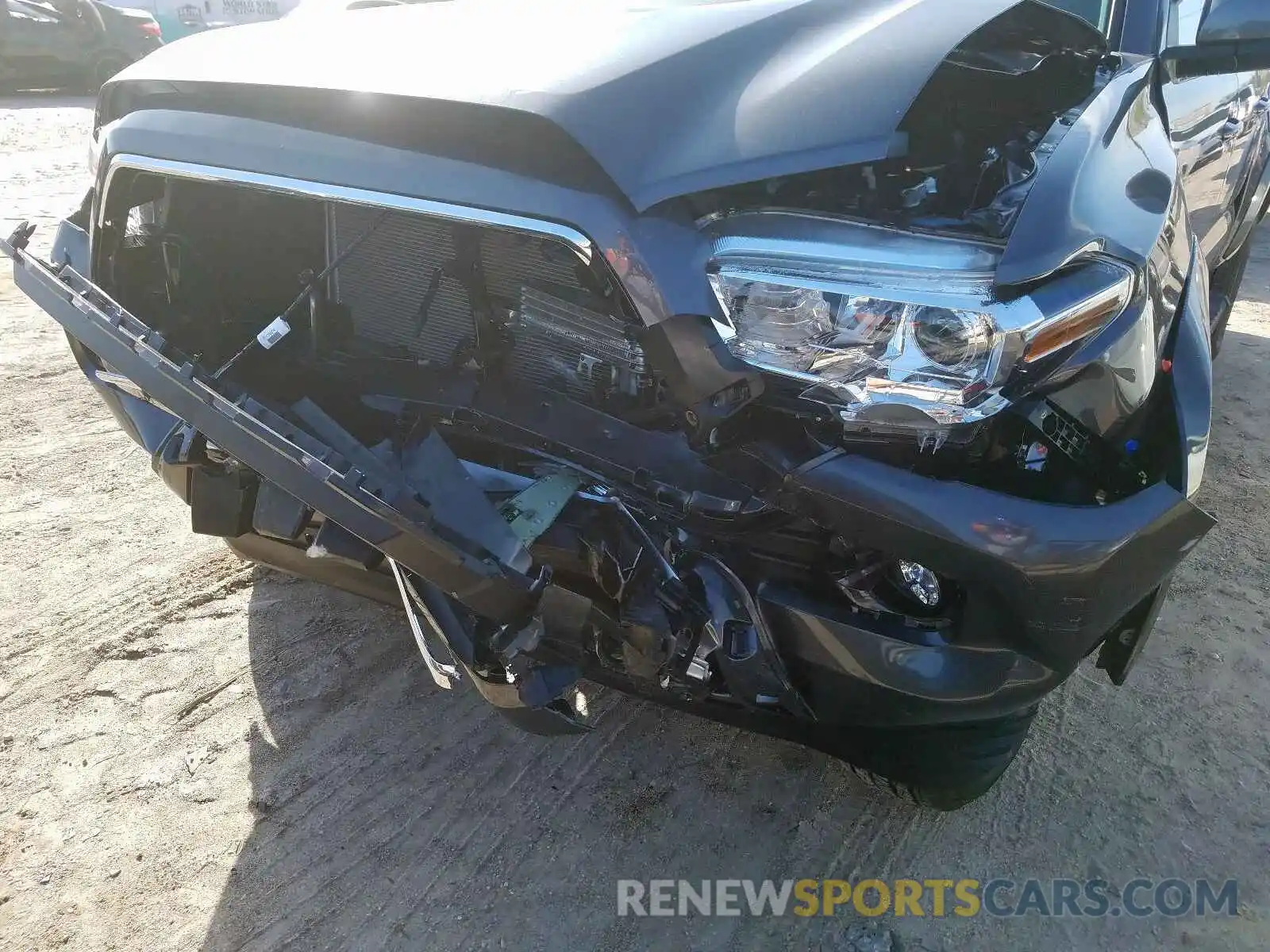 9 Photograph of a damaged car 5TFAZ5CN5LX090286 TOYOTA TACOMA 2020