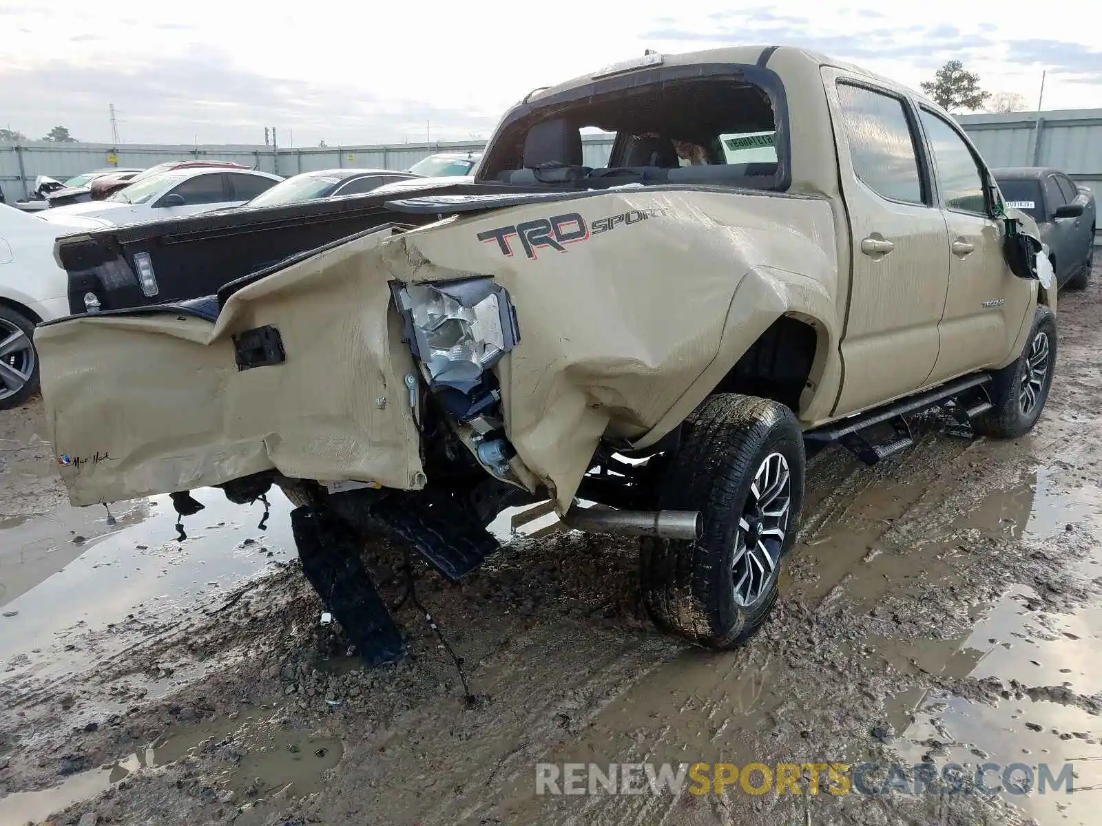 4 Photograph of a damaged car 5TFAZ5CN6LX089938 TOYOTA TACOMA 2020