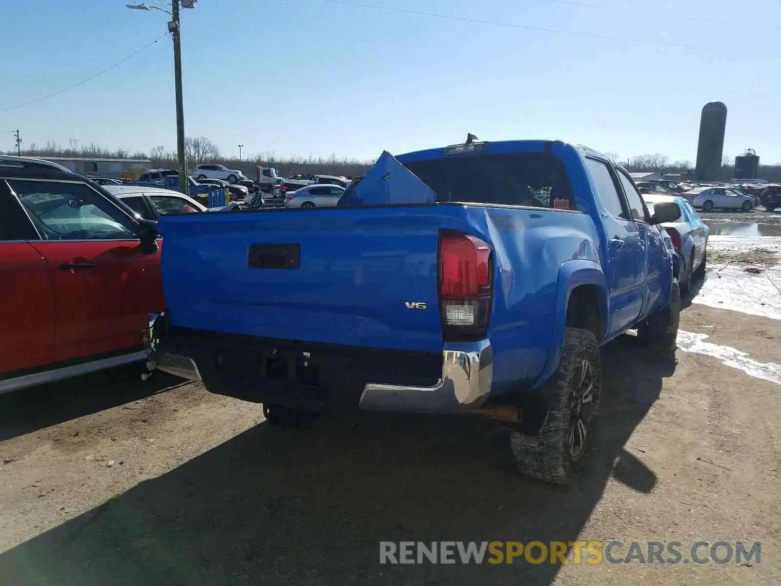 4 Photograph of a damaged car 5TFAZ5CN6LX092452 TOYOTA TACOMA 2020