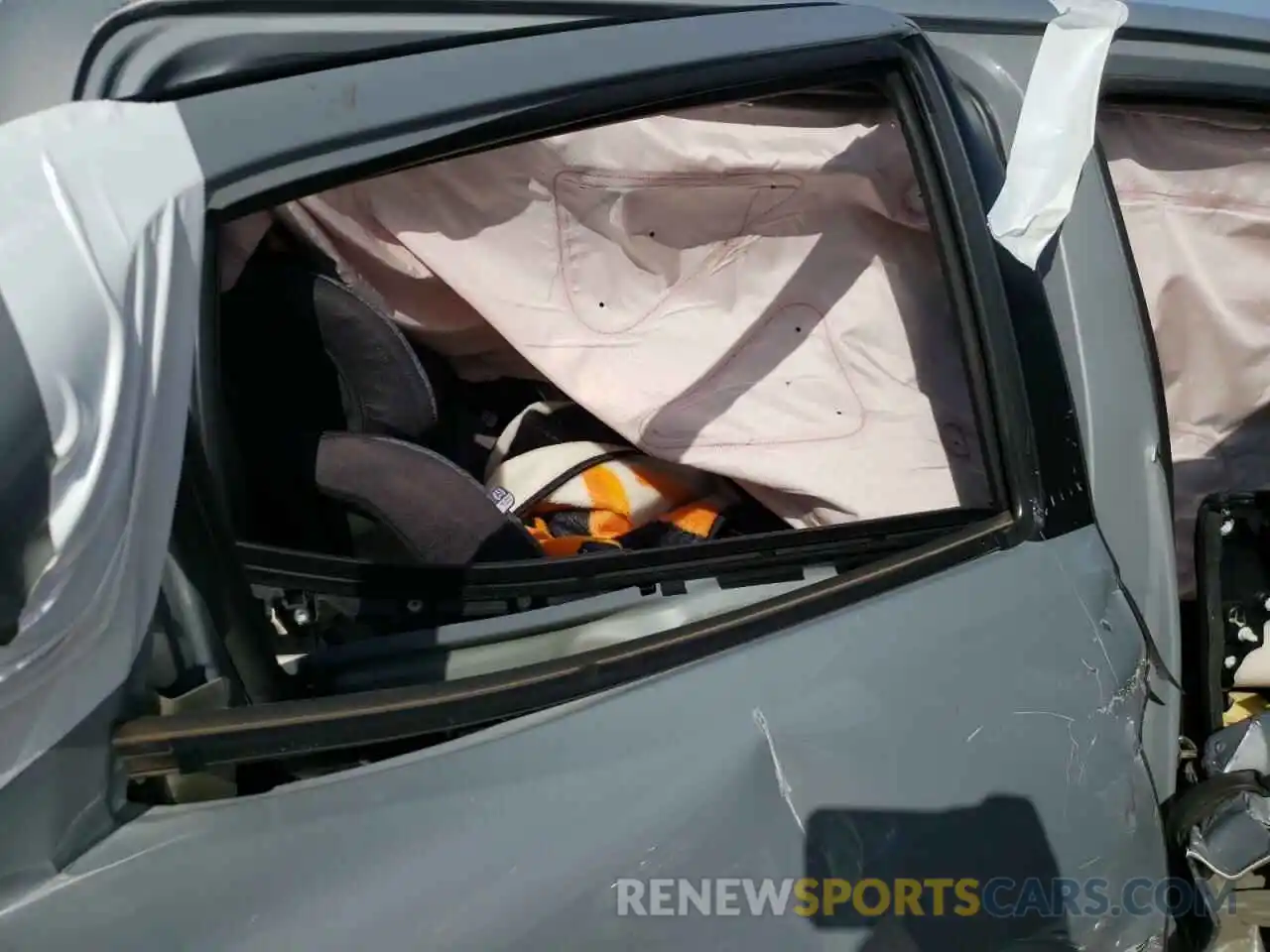 6 Photograph of a damaged car 5TFAZ5CN6LX093357 TOYOTA TACOMA 2020